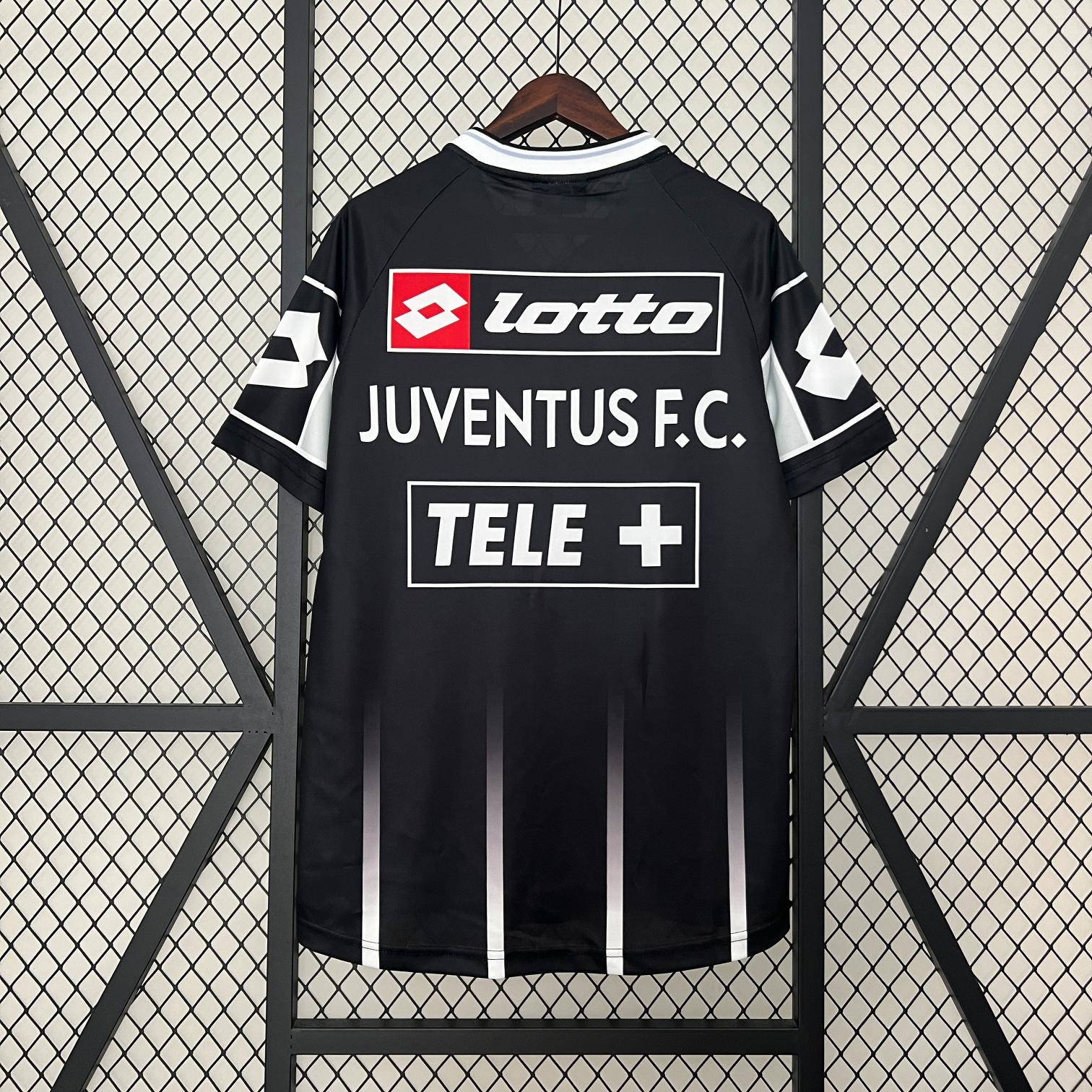 Retro Juventus 2000/2001 ( Sân Khách )