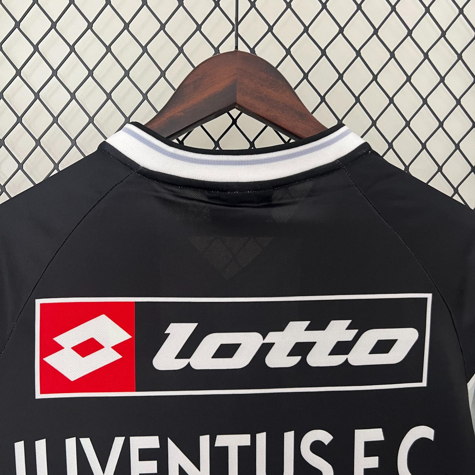 Retro Juventus 2000/2001 ( Sân Khách )