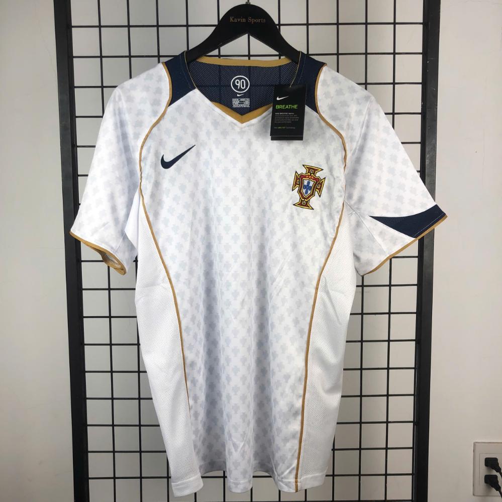 Retro Bồ Đào Nha 2004 ( Sân Khách )