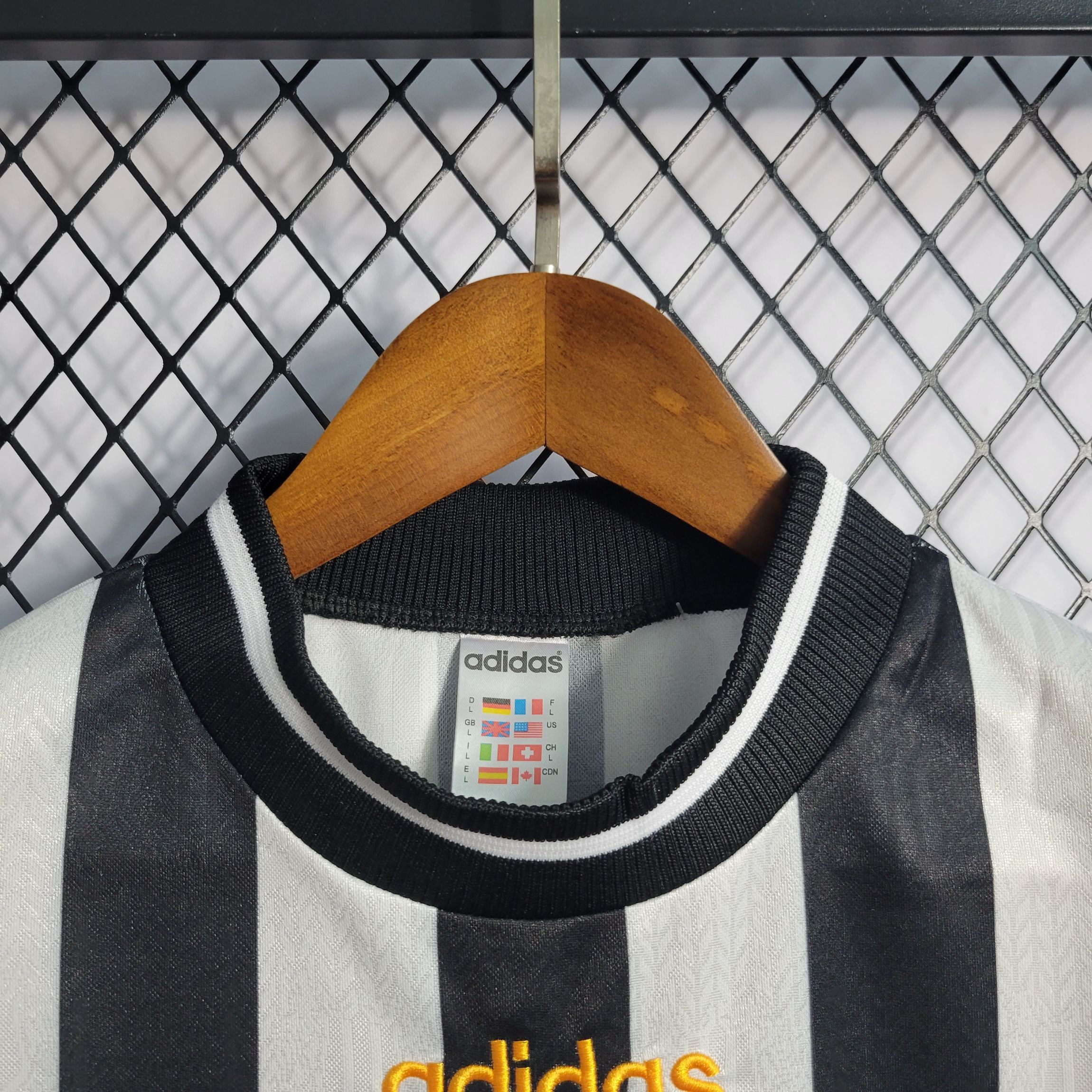 Retro NewCastle 1997/1999 ( Sân Nhà )