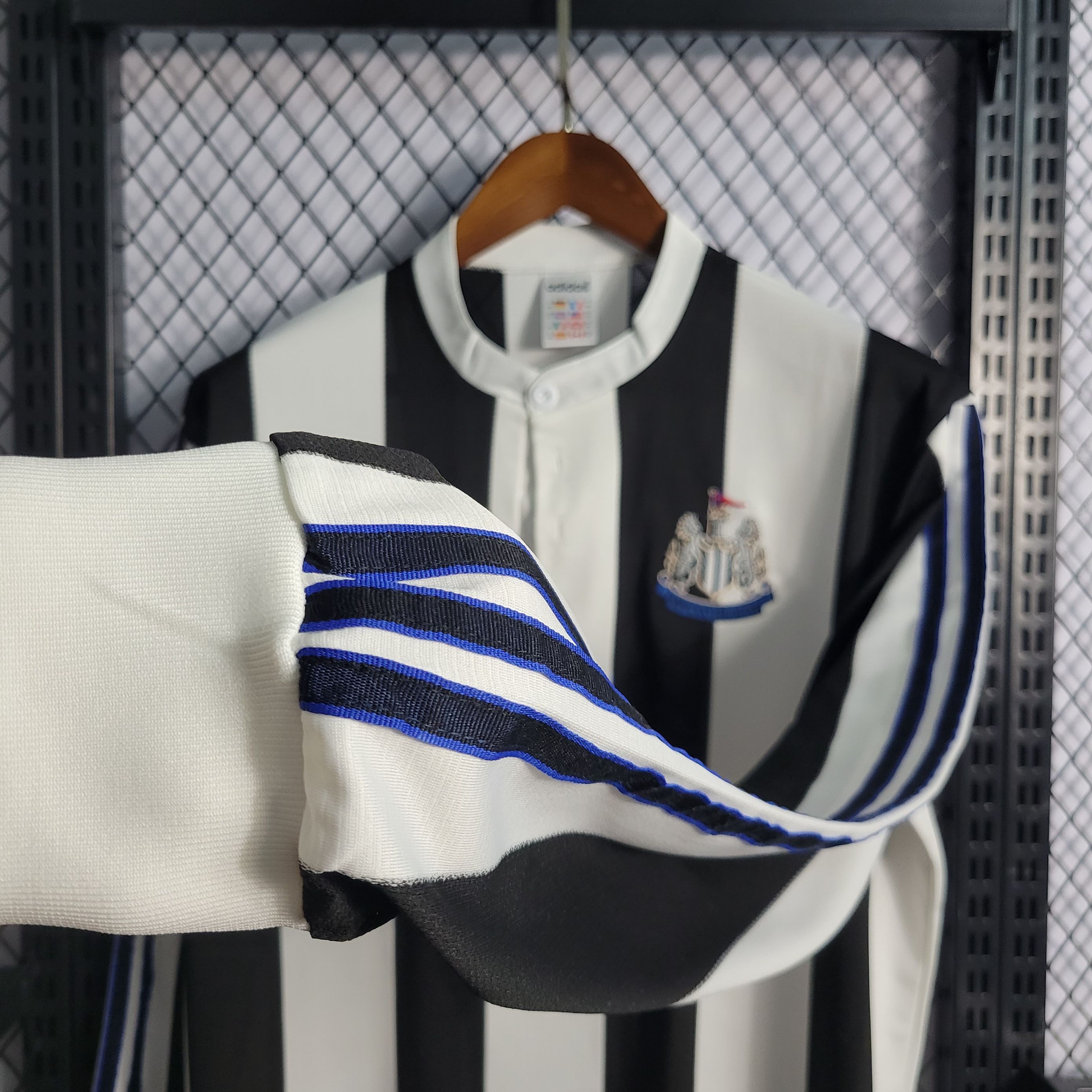 Retro NewCastle 1995/1997 Tay Dài ( Sân Nhà )