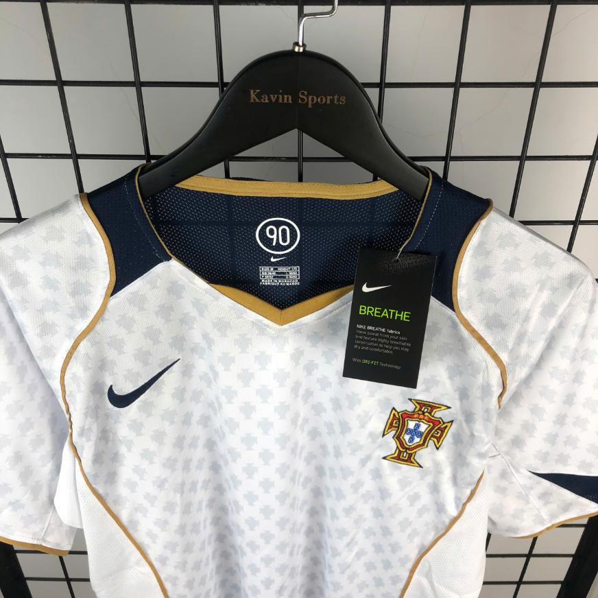 Retro Bồ Đào Nha 2004 ( Sân Khách )