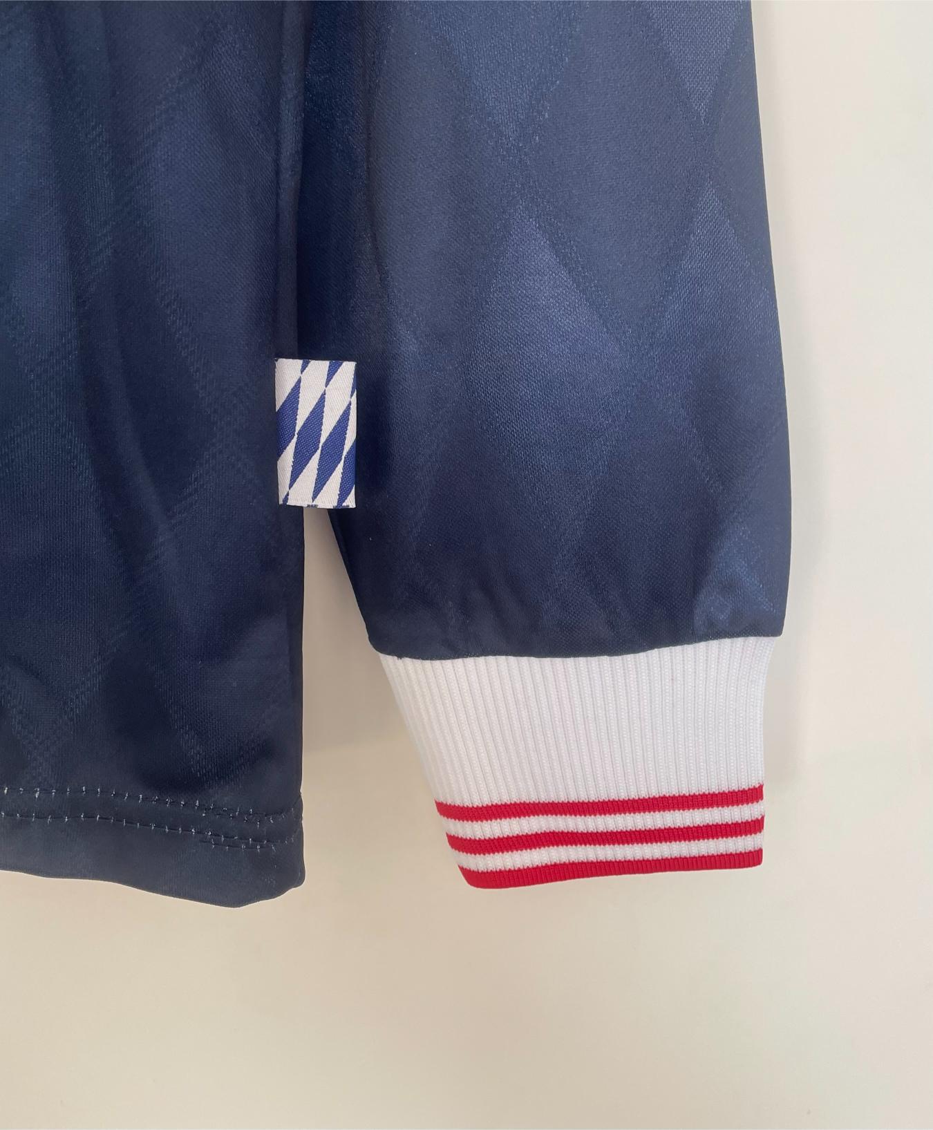 Retro Bayern Munich 1997/1999 Tay Dài ( Sân Khách )