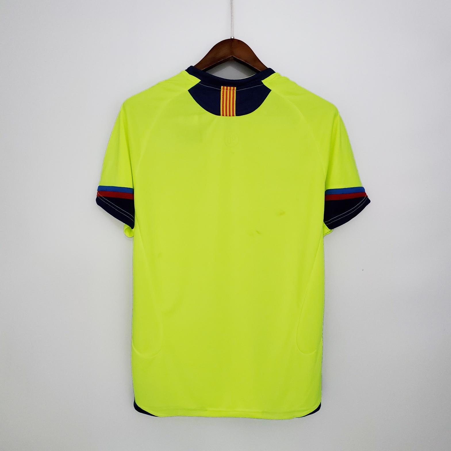 Retro Barcelona 2005/2006 ( Sân Khách )
