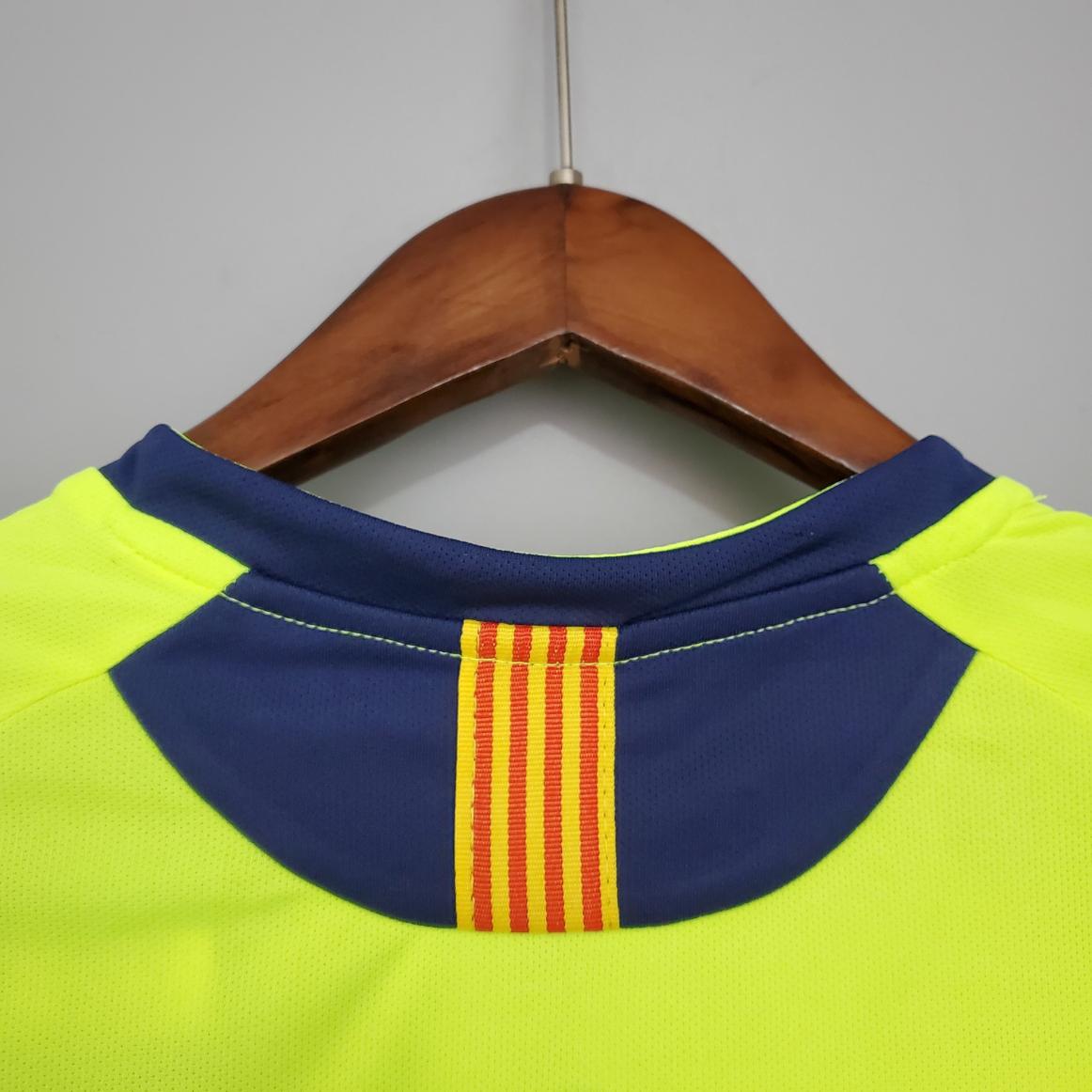 Retro Barcelona 2005/2006 ( Sân Khách )
