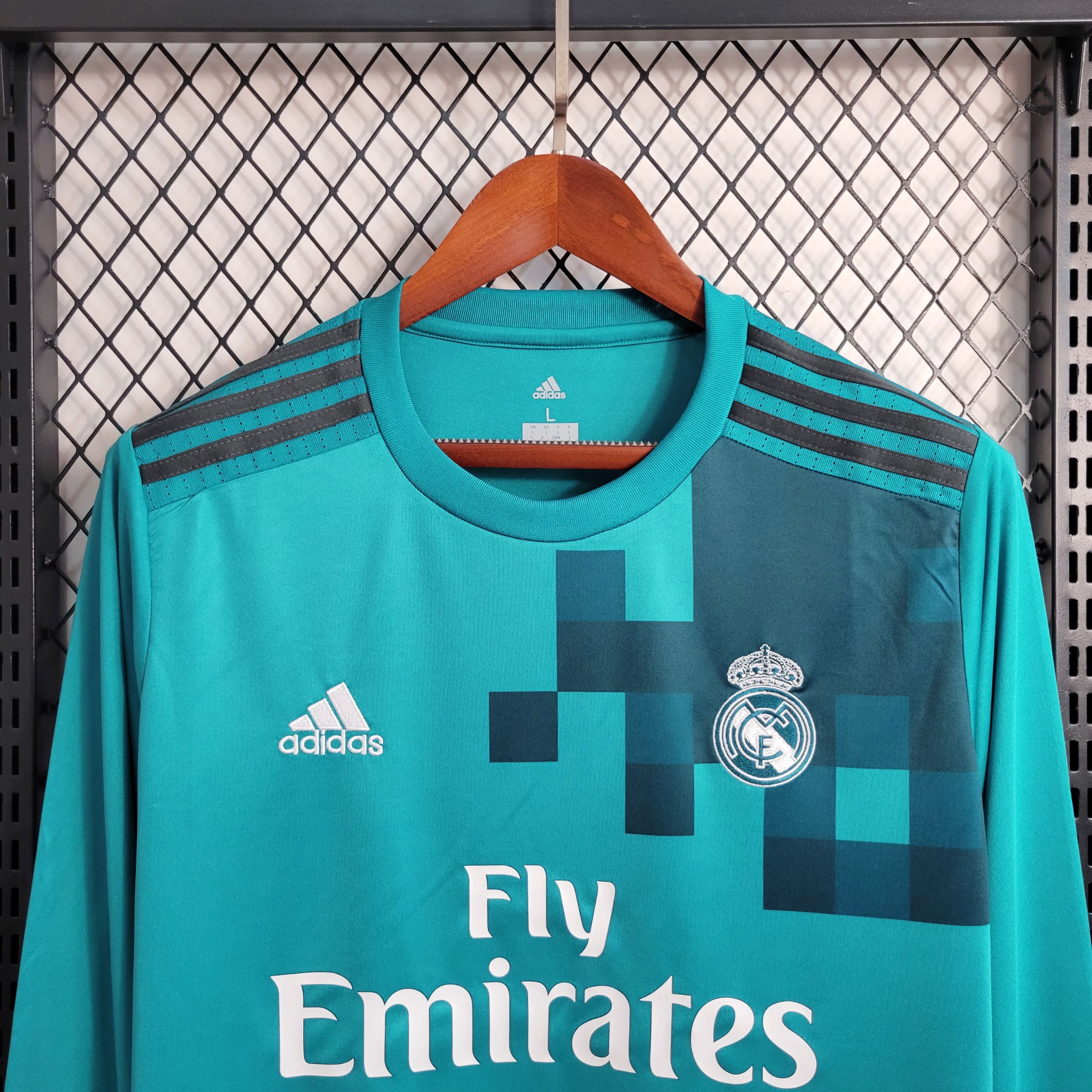 Retro Real Madrid 2017/2018 Tay Dài ( Sân Khách )