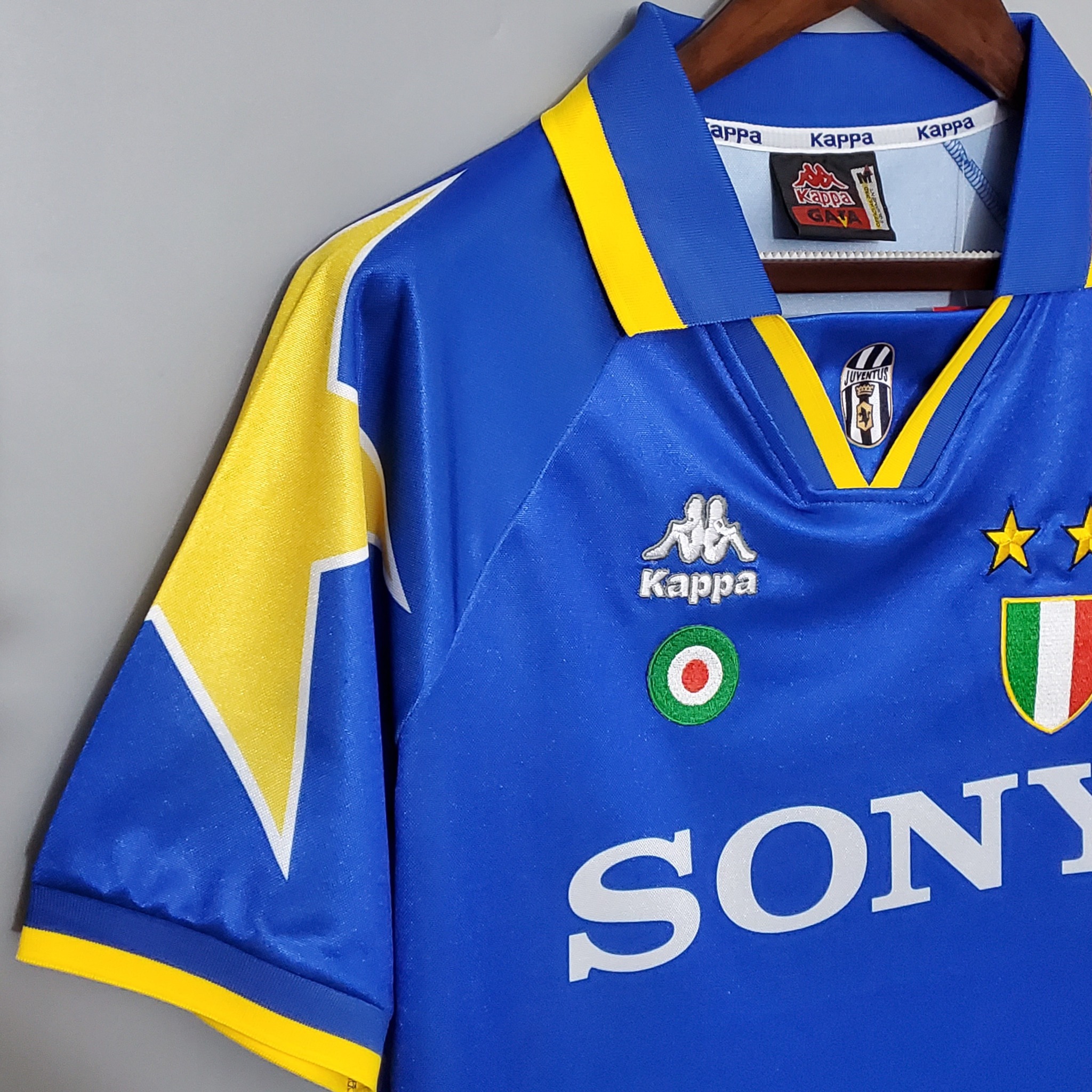 Retro Juventus 1995/1996 ( Sân Khách )