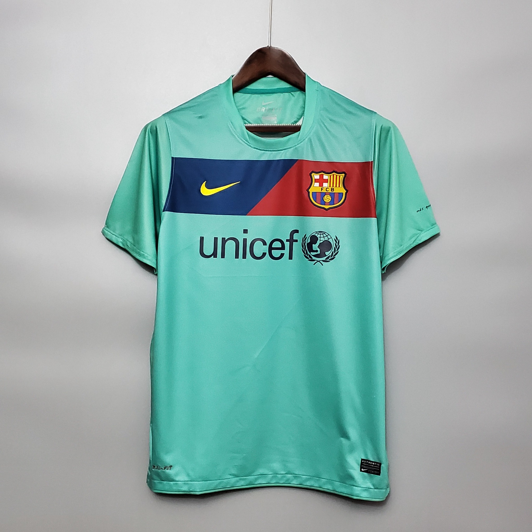 Retro Barcelona 2011/2012 ( Sân Khách )