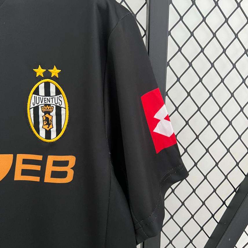 Retro Juventus 2001/2002 ( Sân Khách )