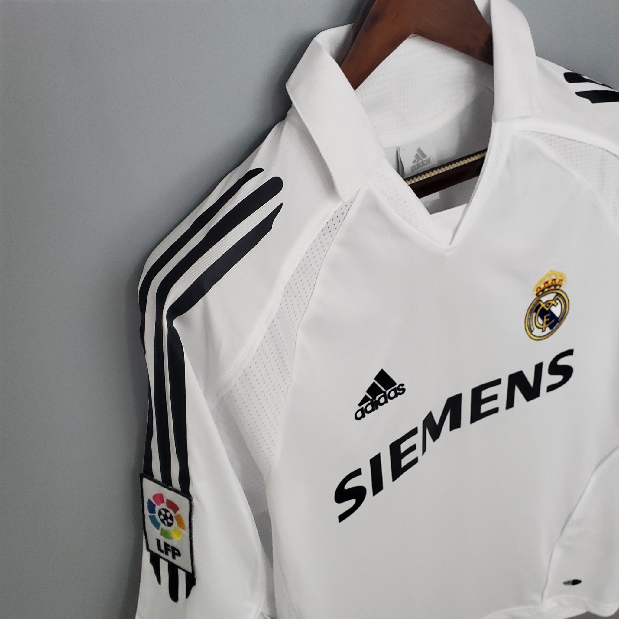 Retro Real Madrid 2005/2006 ( Sân Nhà )