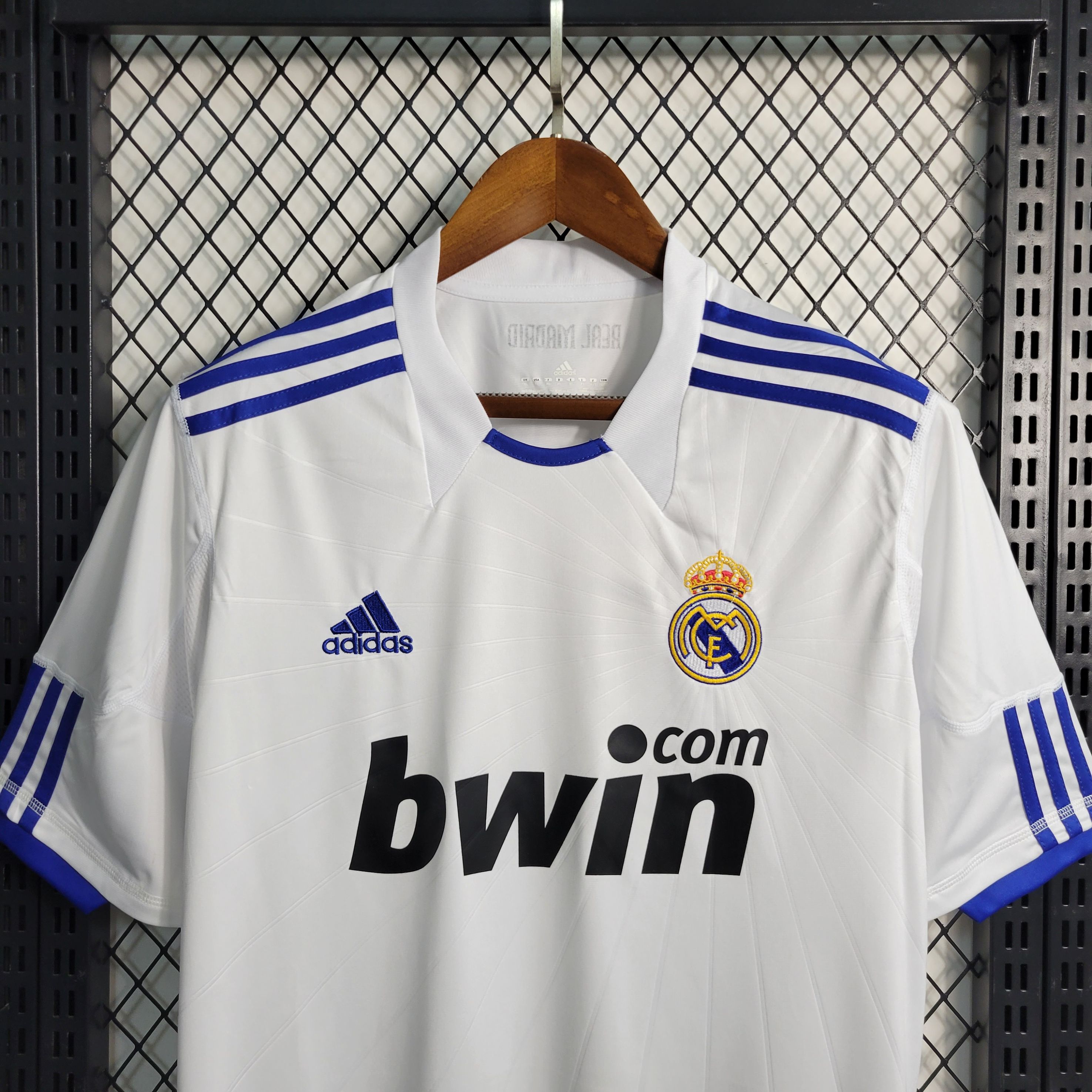 Retro Real Madrid 2010/2011 ( Sân Nhà )