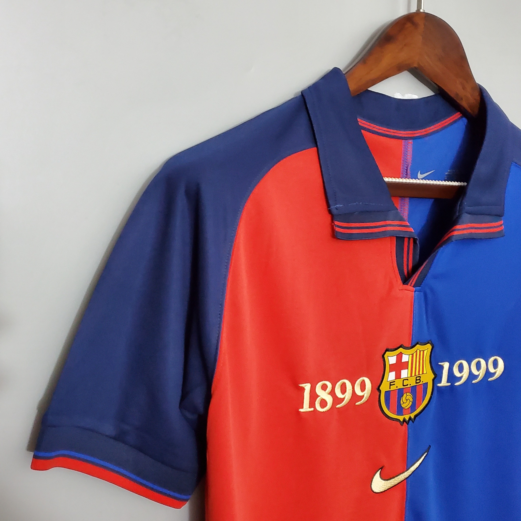 Retro Barcelona 1999/2000 ( Sân Nhà )