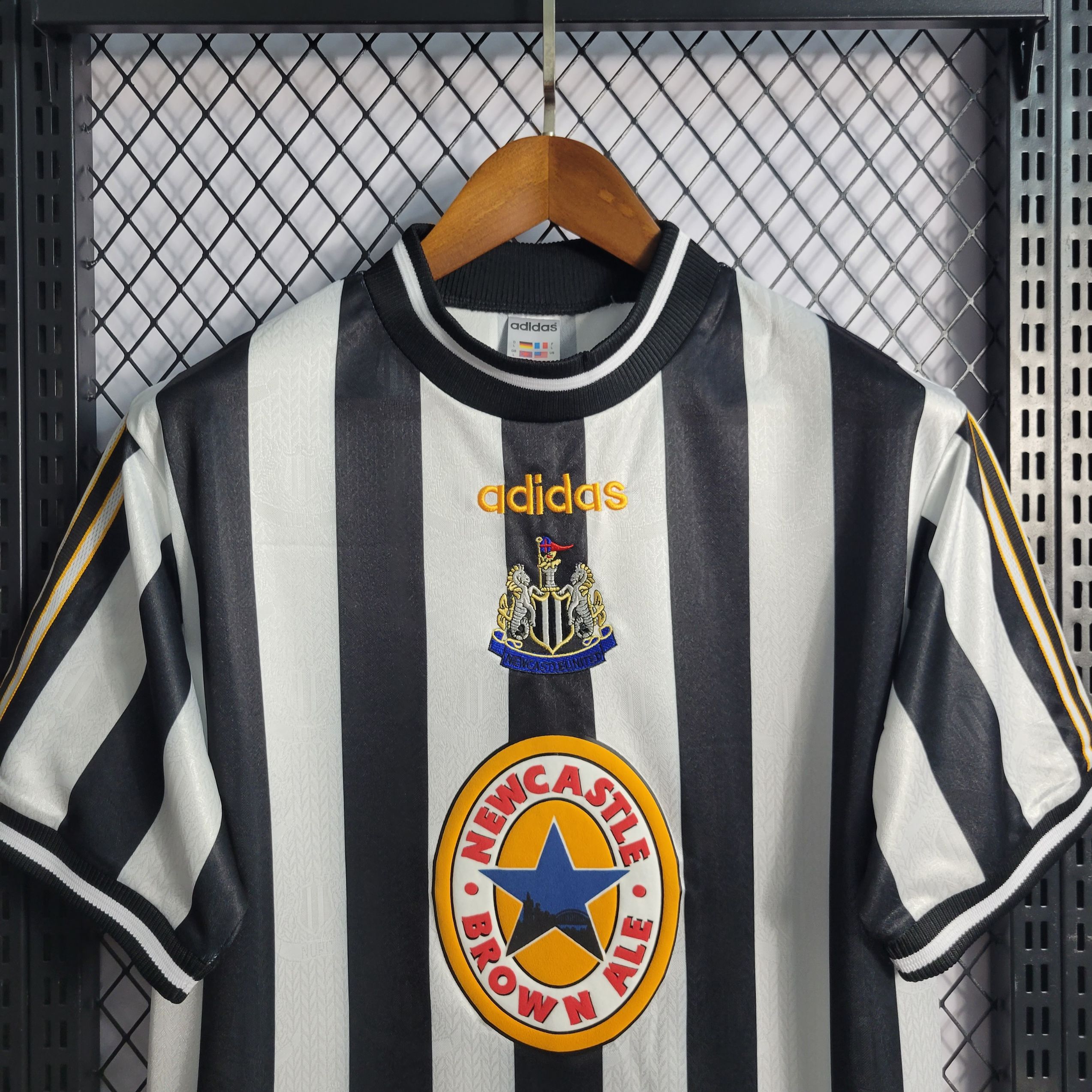Retro NewCastle 1997/1999 ( Sân Nhà )