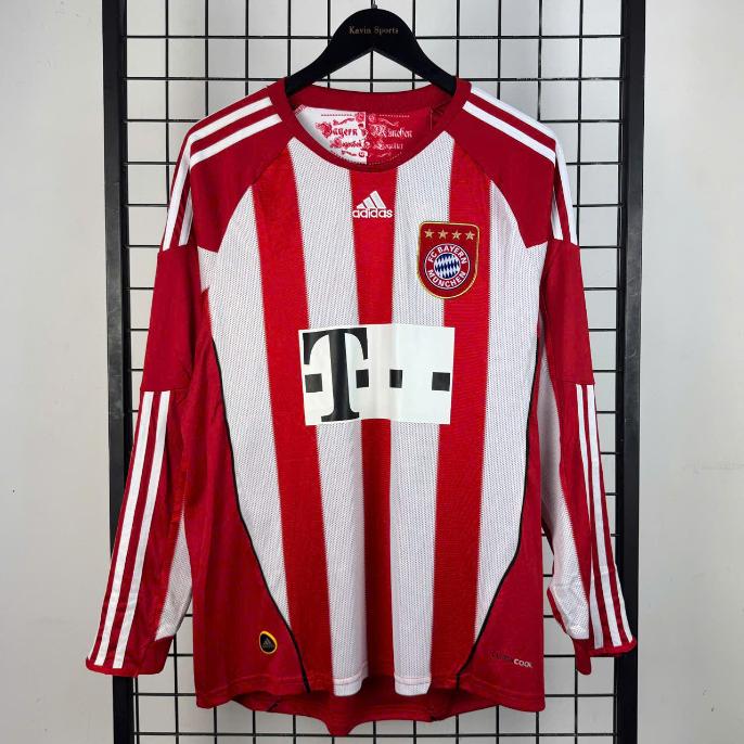 Retro Bayern Munich 2010/2011 Tay Dài ( Sân Nhà )