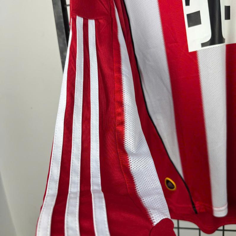 Retro Bayern Munich 2010/2011 Tay Dài ( Sân Nhà )