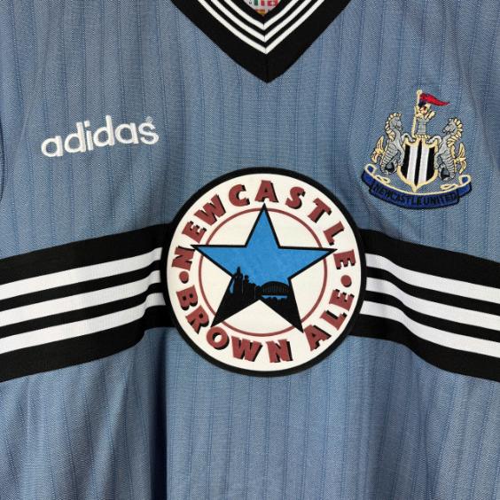 Retro Newcastle 1996/1997 ( Sân Khách )