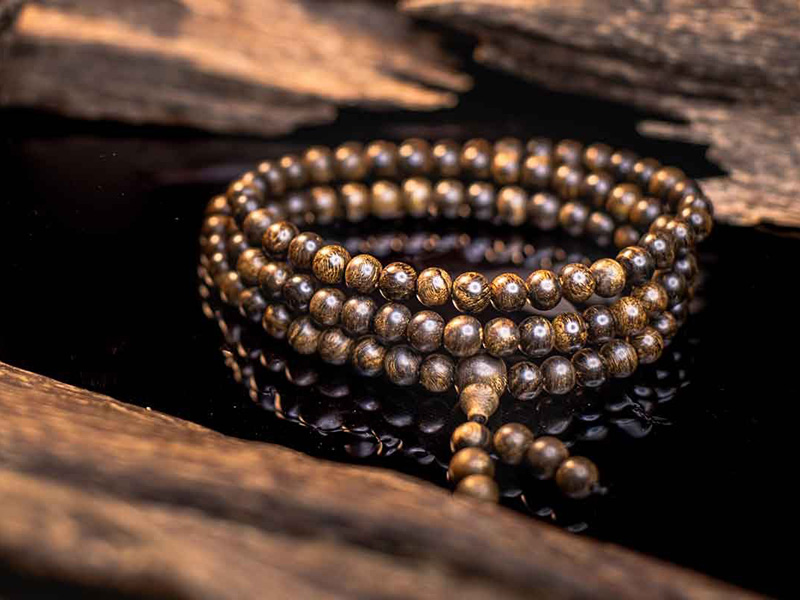 Ý nghĩa phong thủy của việc đeo vòng Trầm hương