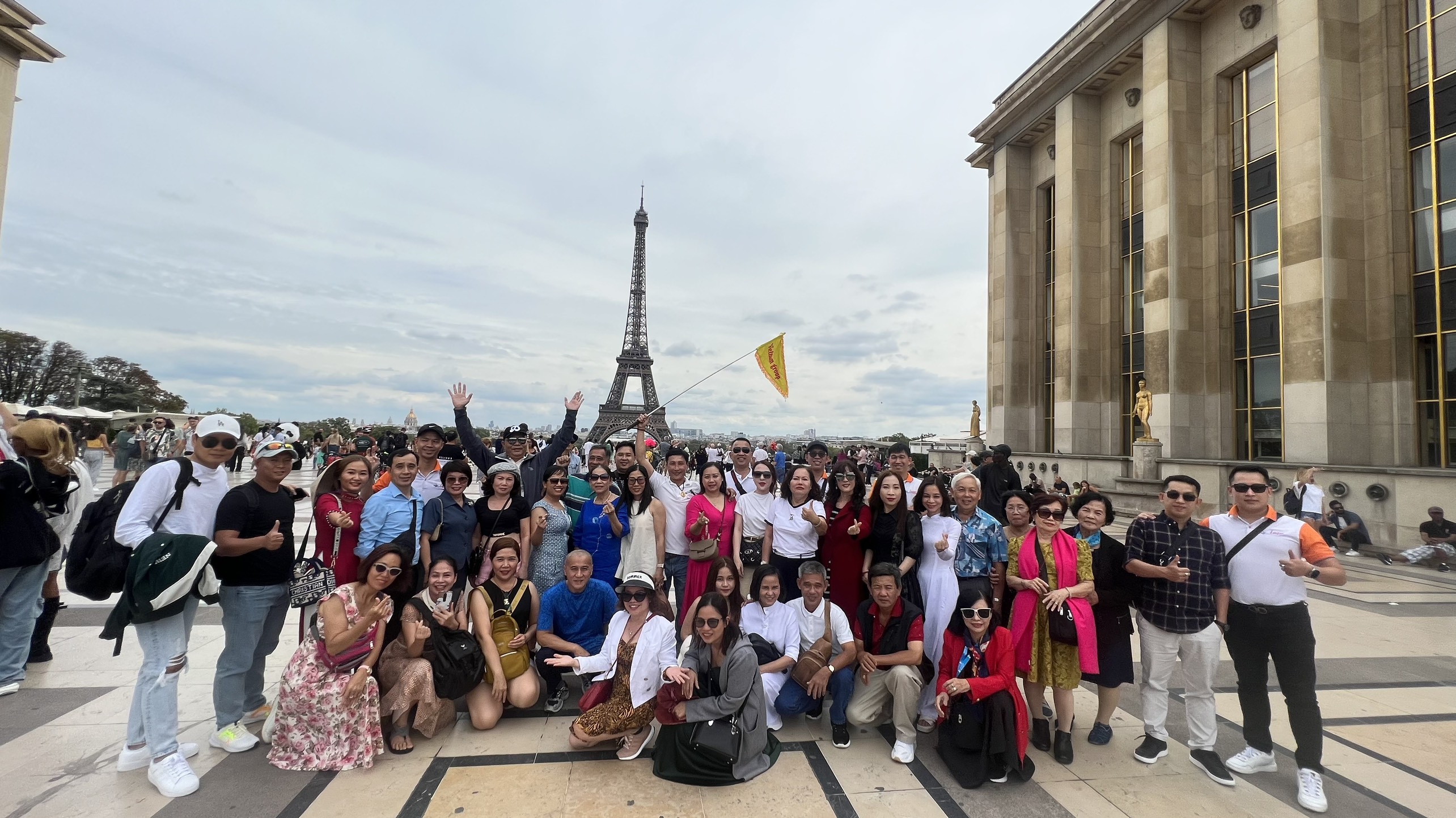 Video và Hình ảnh thực tế Khách đi Du Lịch Châu Âu 5 Nước Khởi hành 2023