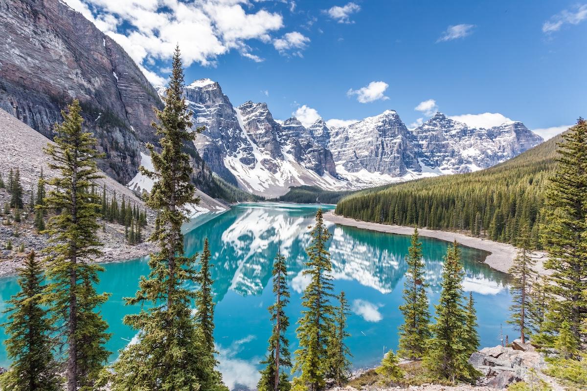 Banff National Park là một trong những công viên quốc gia nổi tiếng nhất Nội đĩa Canada, được quản lý bởi Parks Canada với hệ sinh thái được bảo tồn nghiêm ngặt