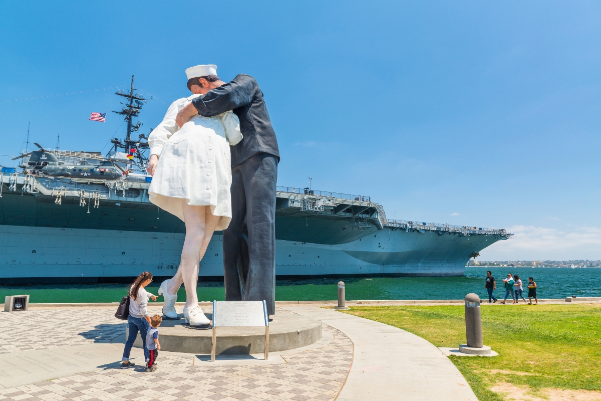 tàu sân bay USS Midway