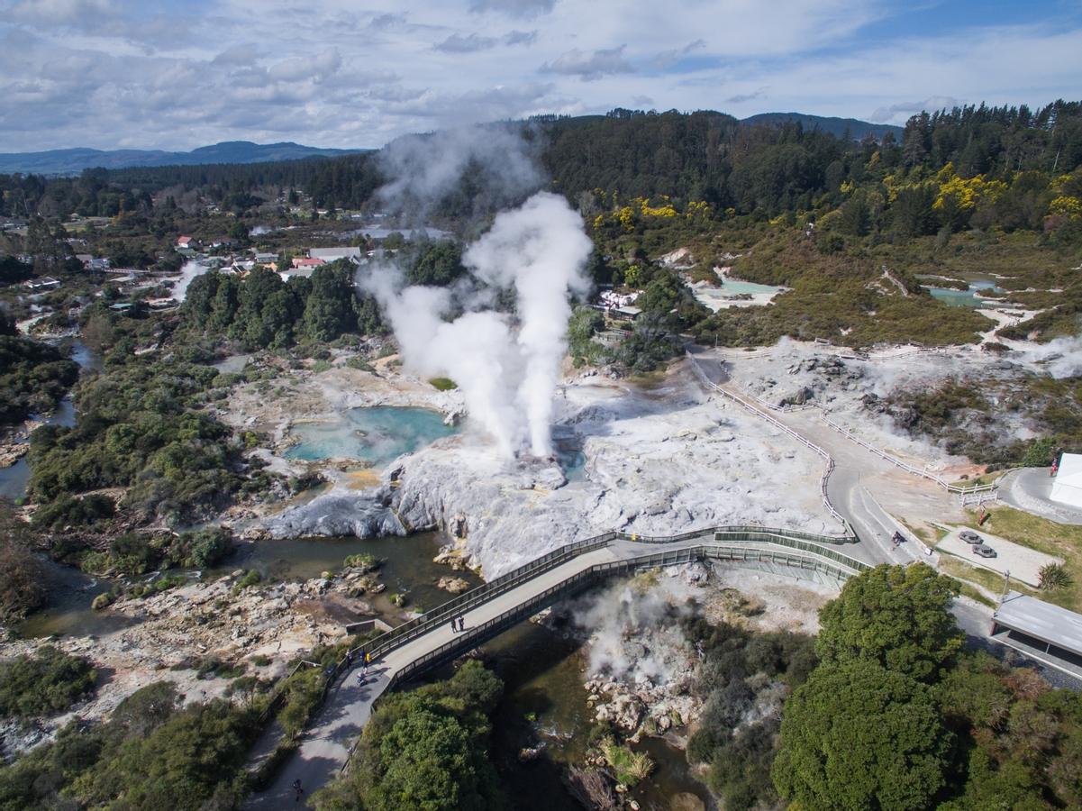Khu địa nhiệt Te Puia với mạch nước phun tự nhiên tại Rotorua – một trong những thành phố đẹp ở New Zealand