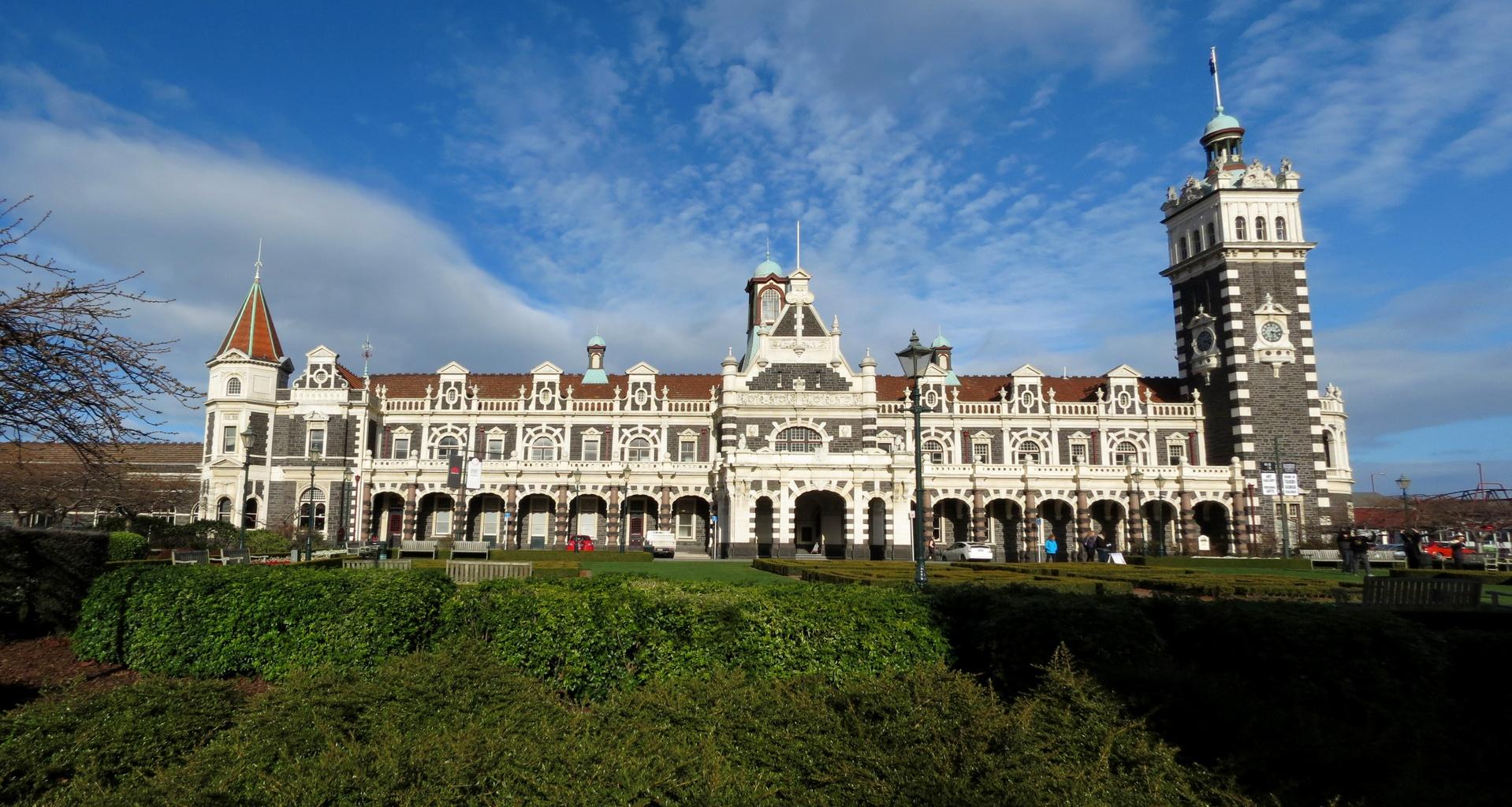 Dunedin Railway Station – Công trình kiến trúc biểu tượng của thành phố Dunedin, một trong những thành phố đẹp ở New Zealand