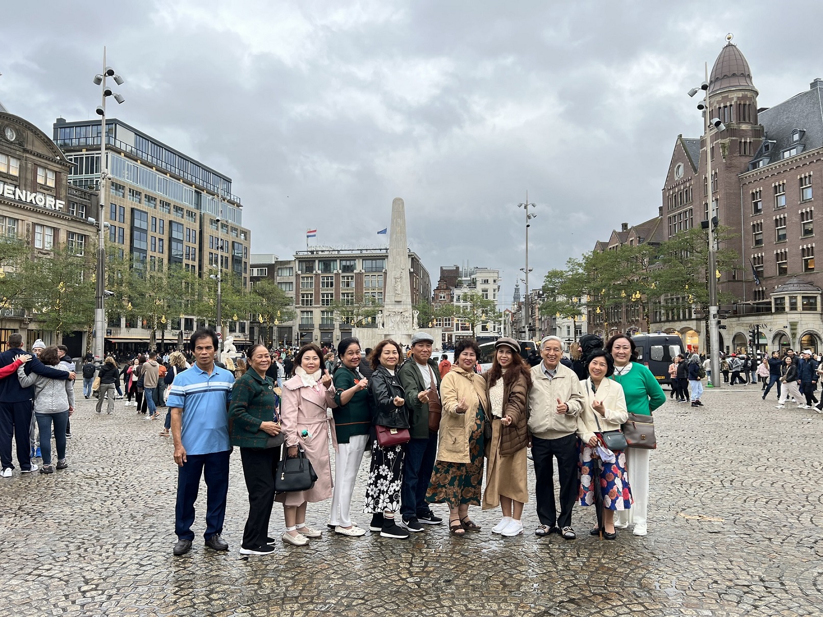 Hình ảnh khách hàng tại Quảng Trường Dam Square