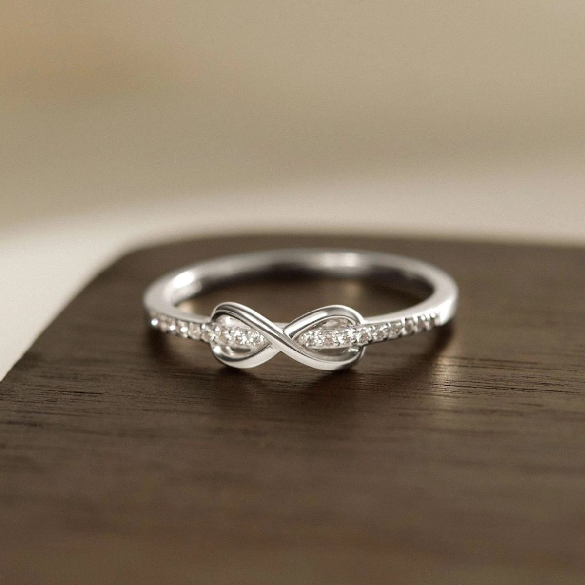 Nhẫn bạc 950 giá bao nhiêu? Có nên mua hay không?