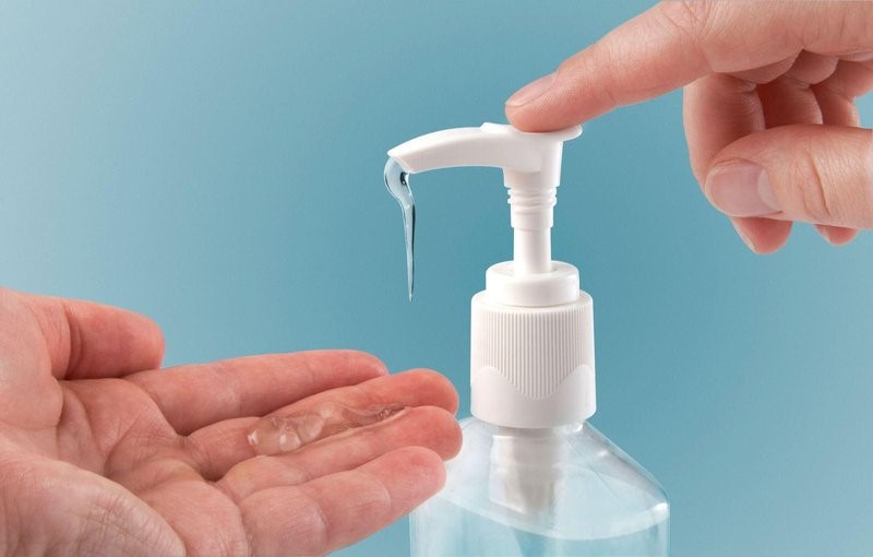 Làm sáng với nước rửa tay