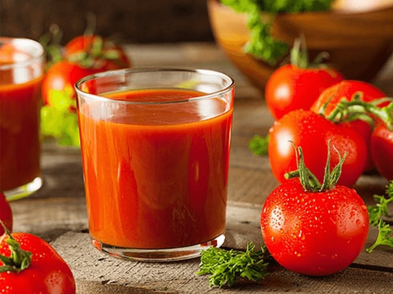 Làm sáng bạc hiệu quả với nước ép cà chua