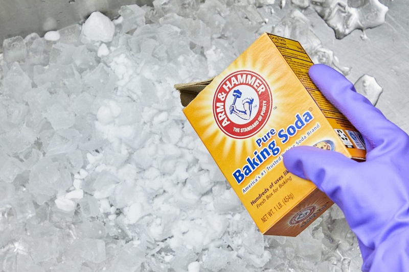 Cách làm sáng bạc với Baking soda