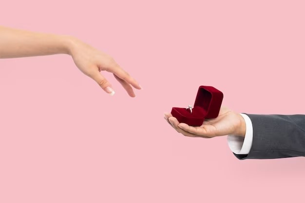 Nhẫn người yêu tặng đeo ngón nào?