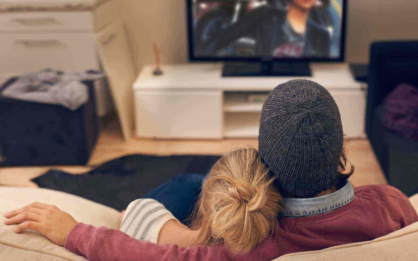 Một buổi xem phim cùng nhau gia tăng tình cảm