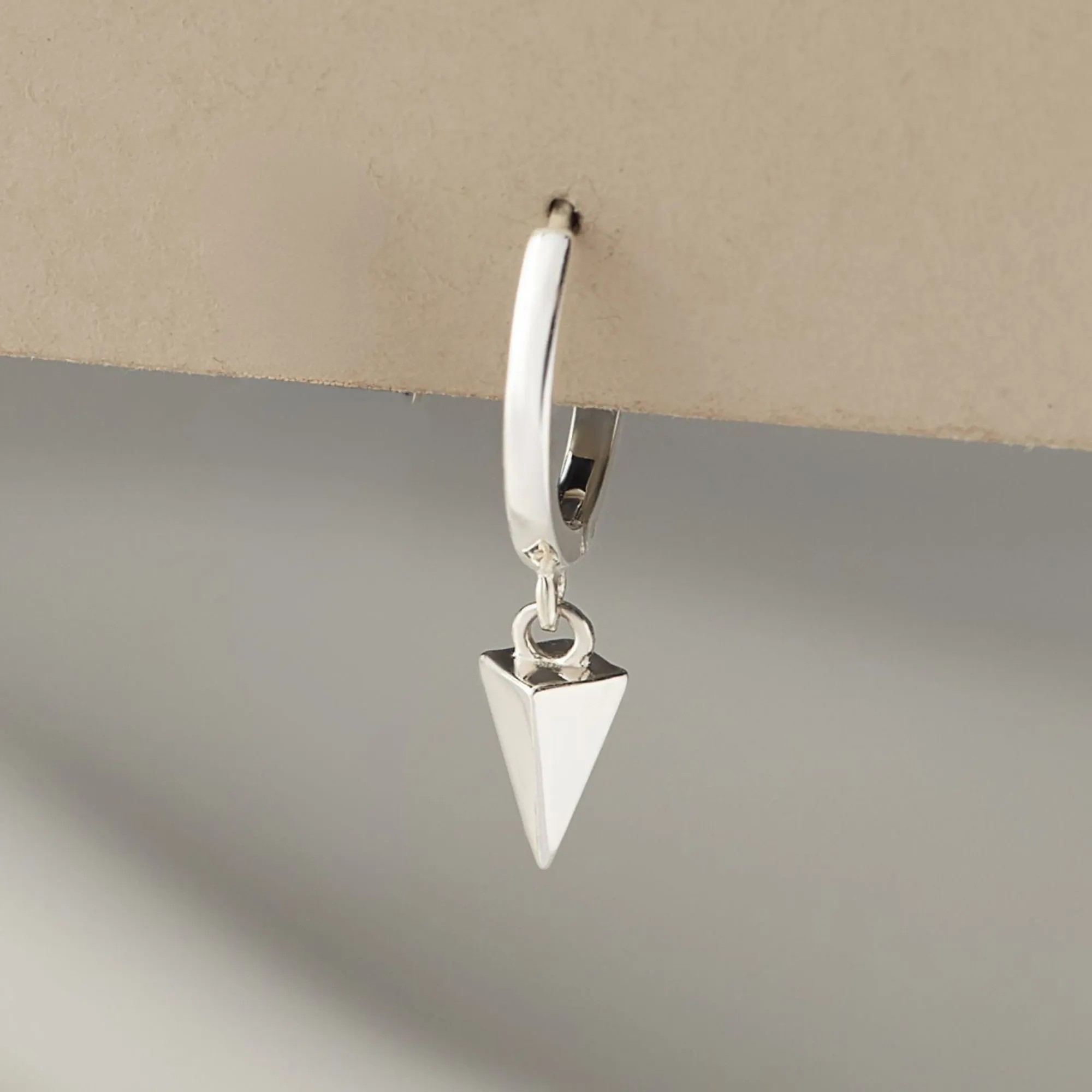 (1 Cái) Khuyên Tai Hoop Bạc 925 Dáng Treo Hình Mũi Tên Poison Arrow Earrings - BE25-L