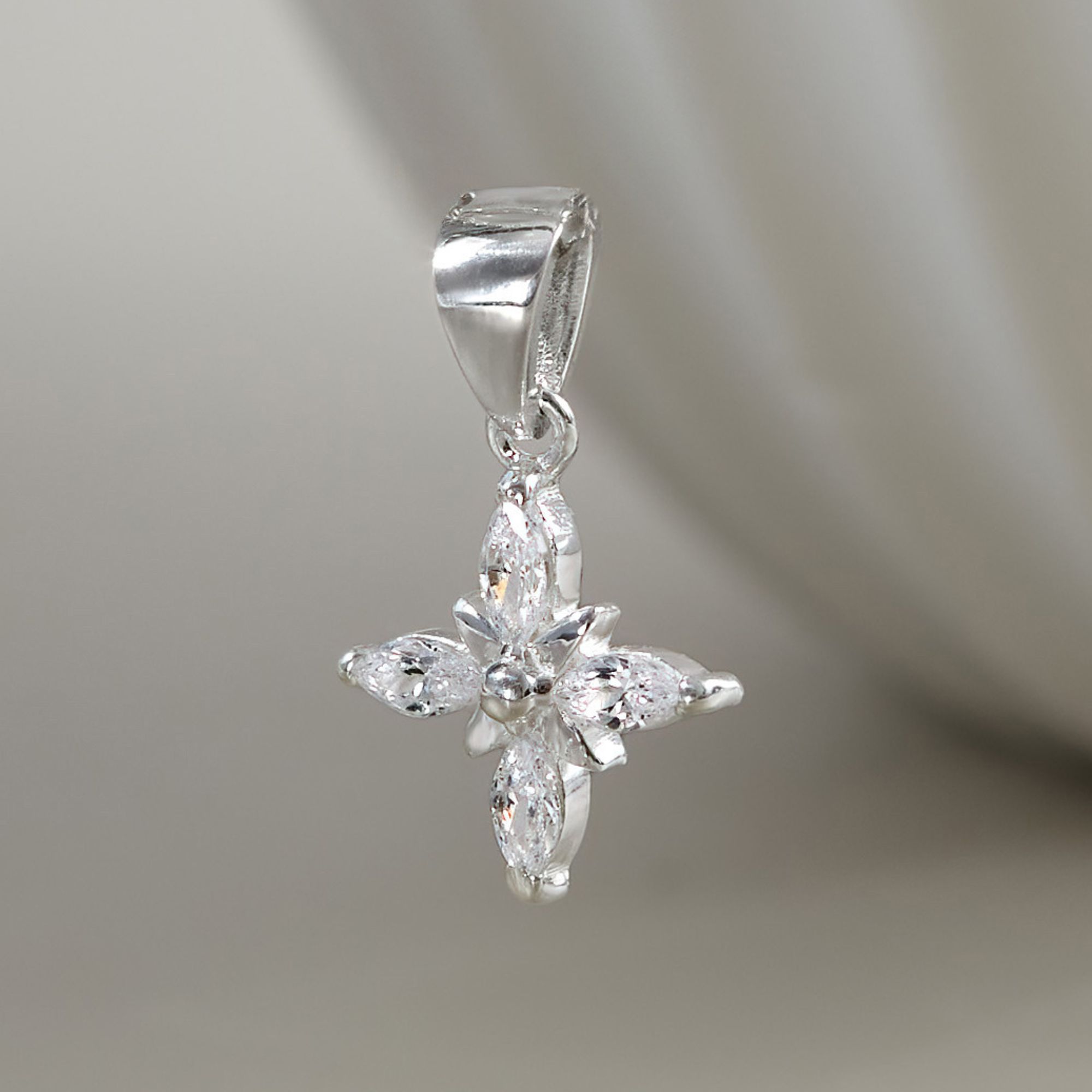 Quà Tặng 8/3 Mặt Dây Chuyền Bạc 925 Hình Cỏ 4 Lá/ Ngôi Sao 4 Cánh Đính Đá Star Stone Pendant - VCP02