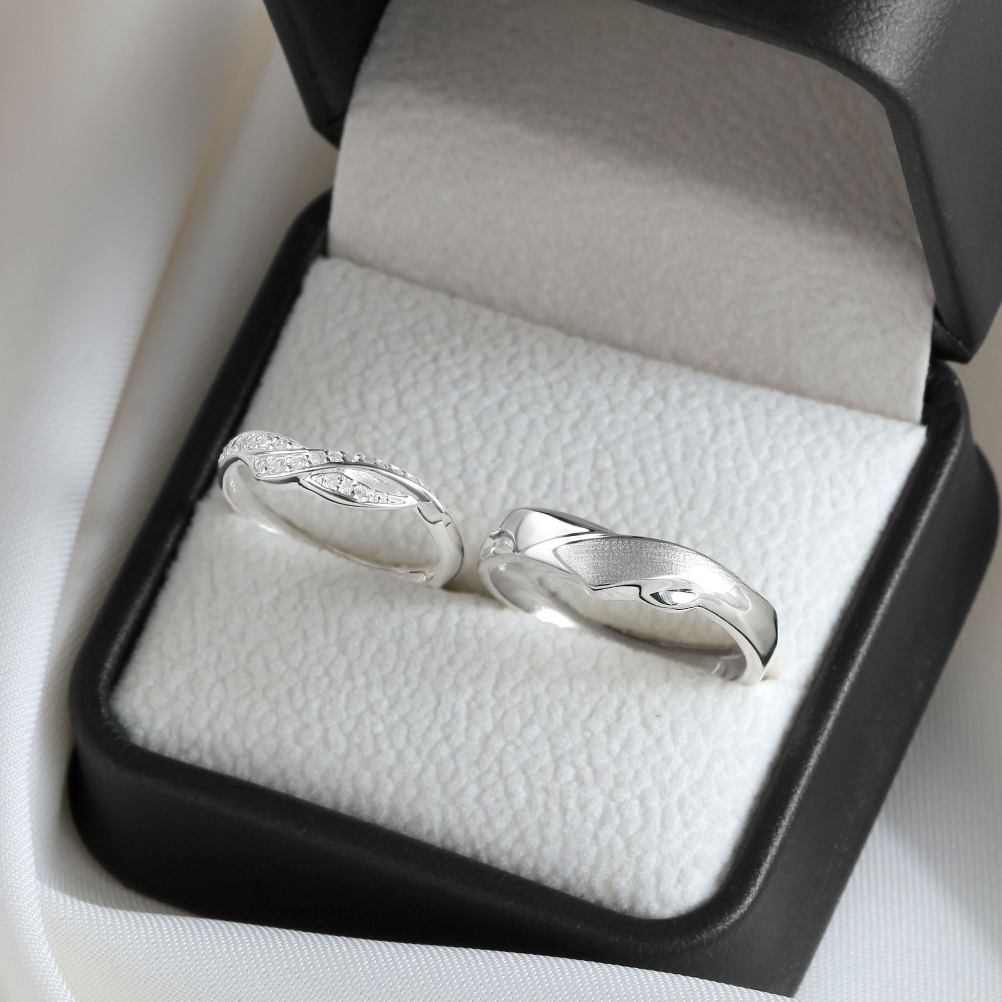 (Một Cặp) Nhẫn Đôi Freesize Bạc 925 Lượn Sóng Wave Love - VYR11 & VYR12