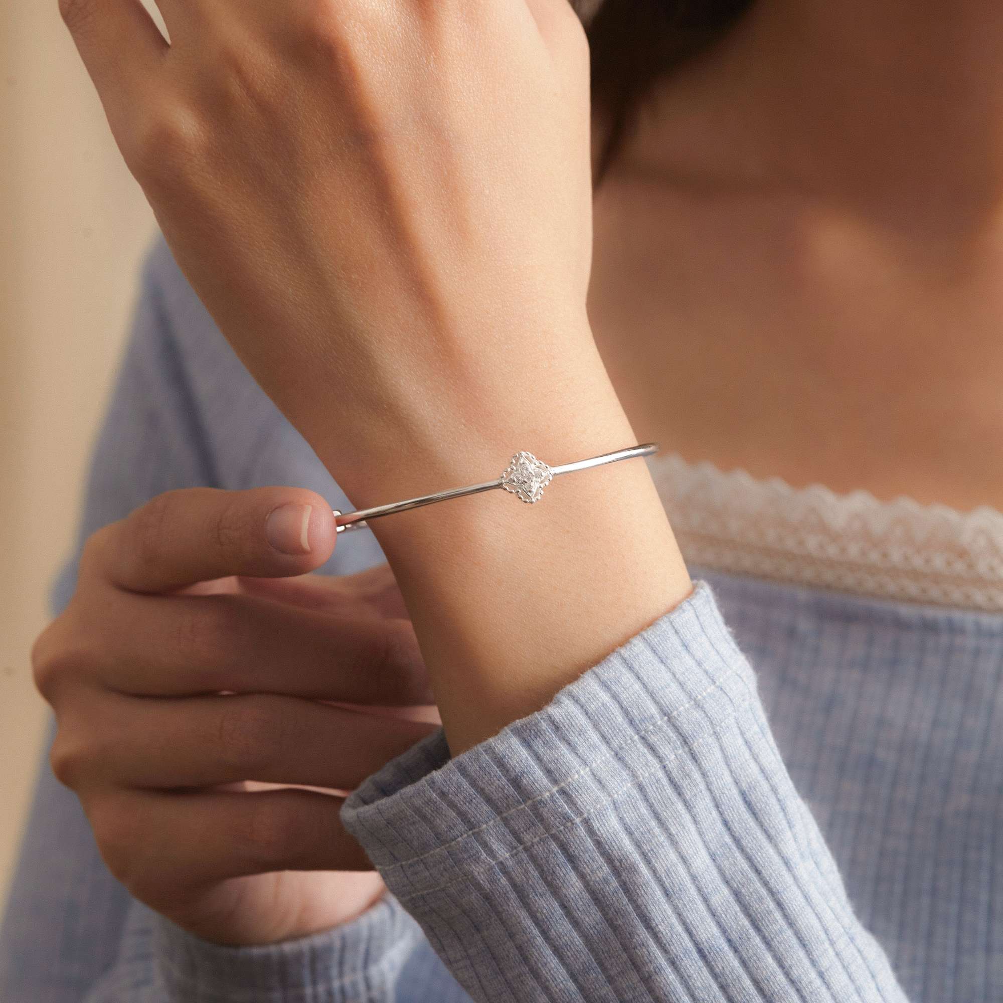 Kiềng Tay Bạc 925 Cỏ 4 Lá May Mắn Đính Đá - VCB521