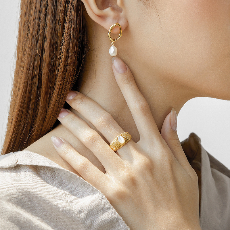 Bông Tai Bạc 925 Dáng Thả Đính Ngọc Trai Tự Nhiên Baroque Pearl - VSE03