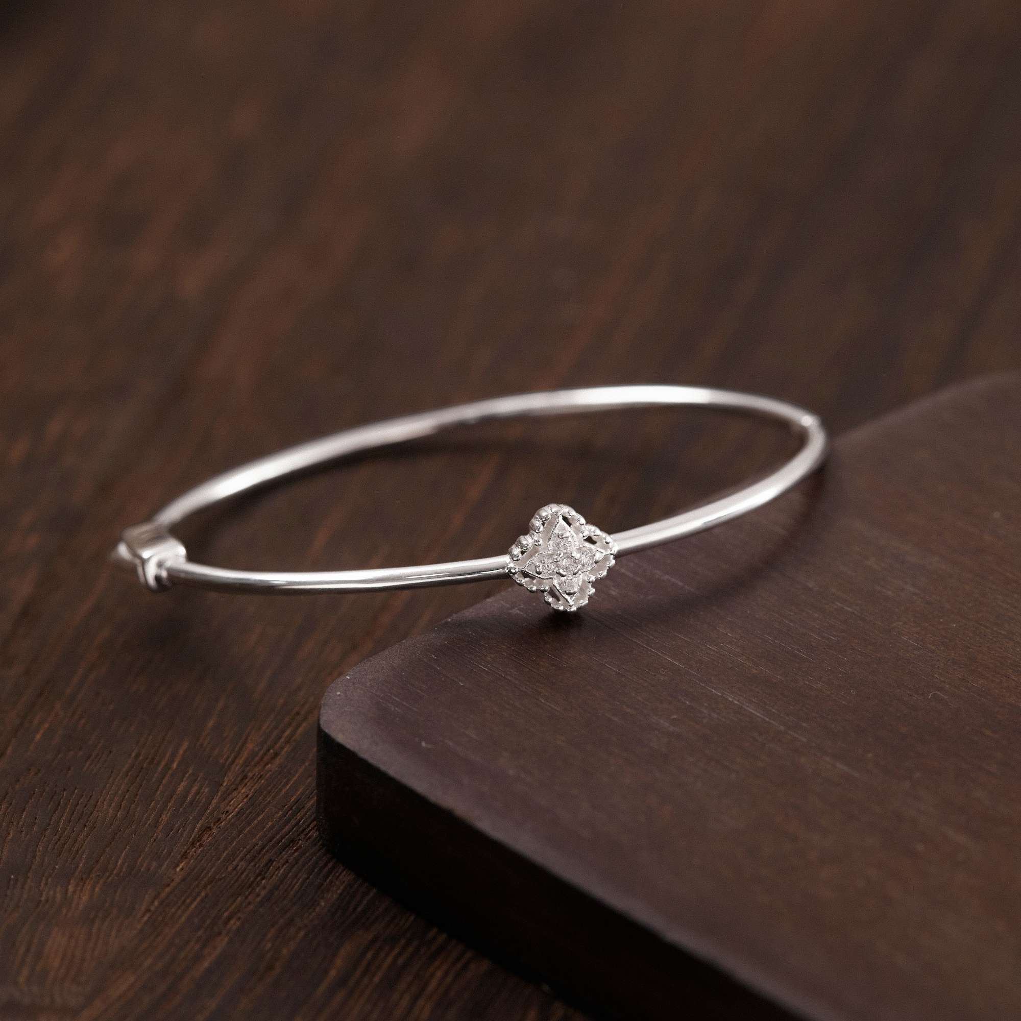 Quà Tặng 8/3 Kiềng Tay Bạc 925 Cỏ 4 Lá May Mắn Đính Đá - VCB521