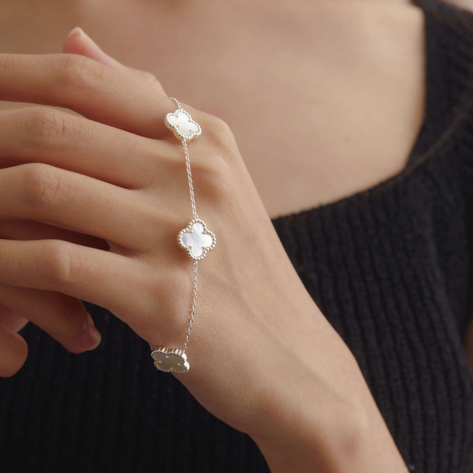 Quà Tặng 8/3 Lắc Tay Bạc 925 Cỏ 4 Lá Khảm Trai Tự Nhiên - VCB516