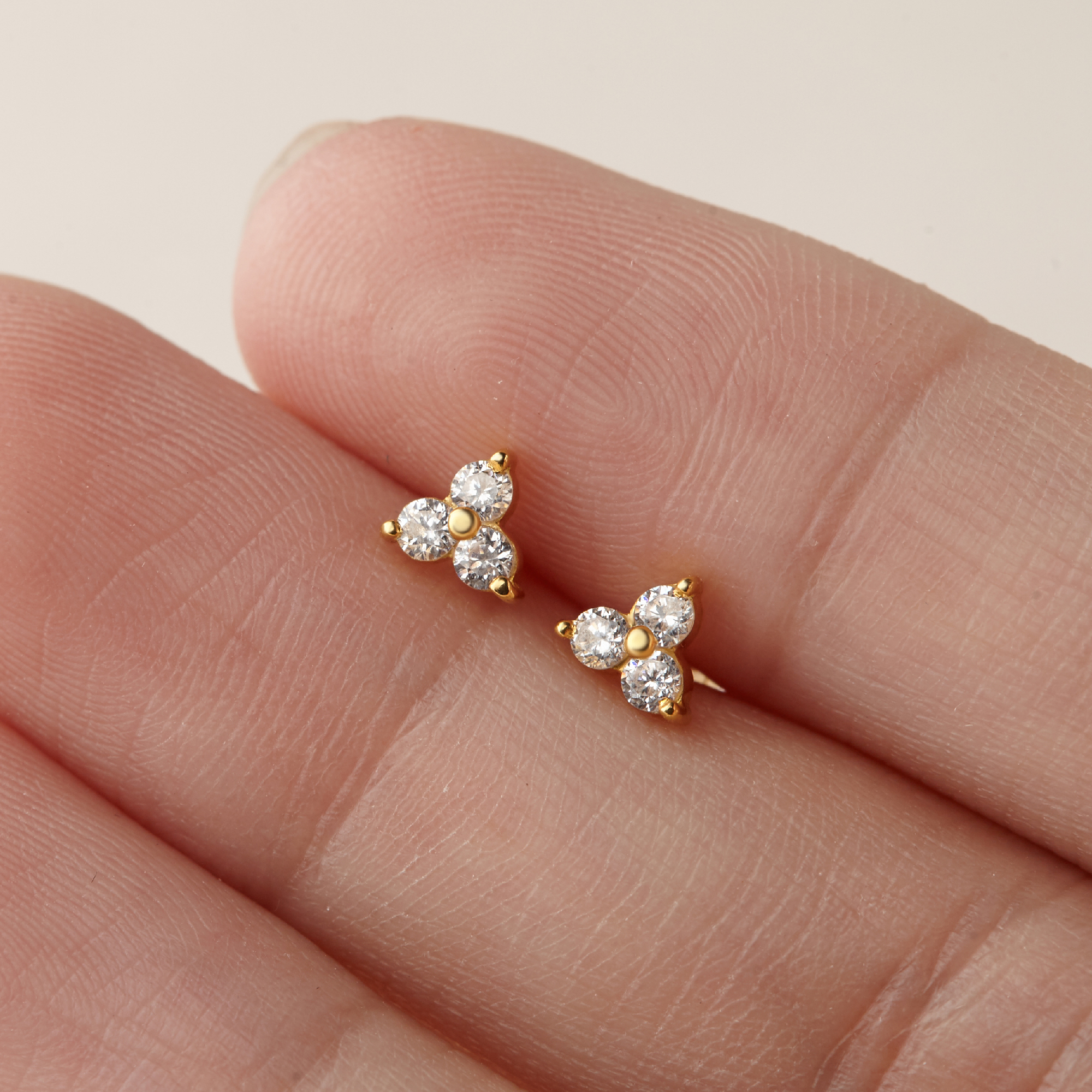 Khuyên Tai Bạc 925 Dáng Nụ Hình Hoa 3 Cánh Đính Đá Tiny Stud - VCE09