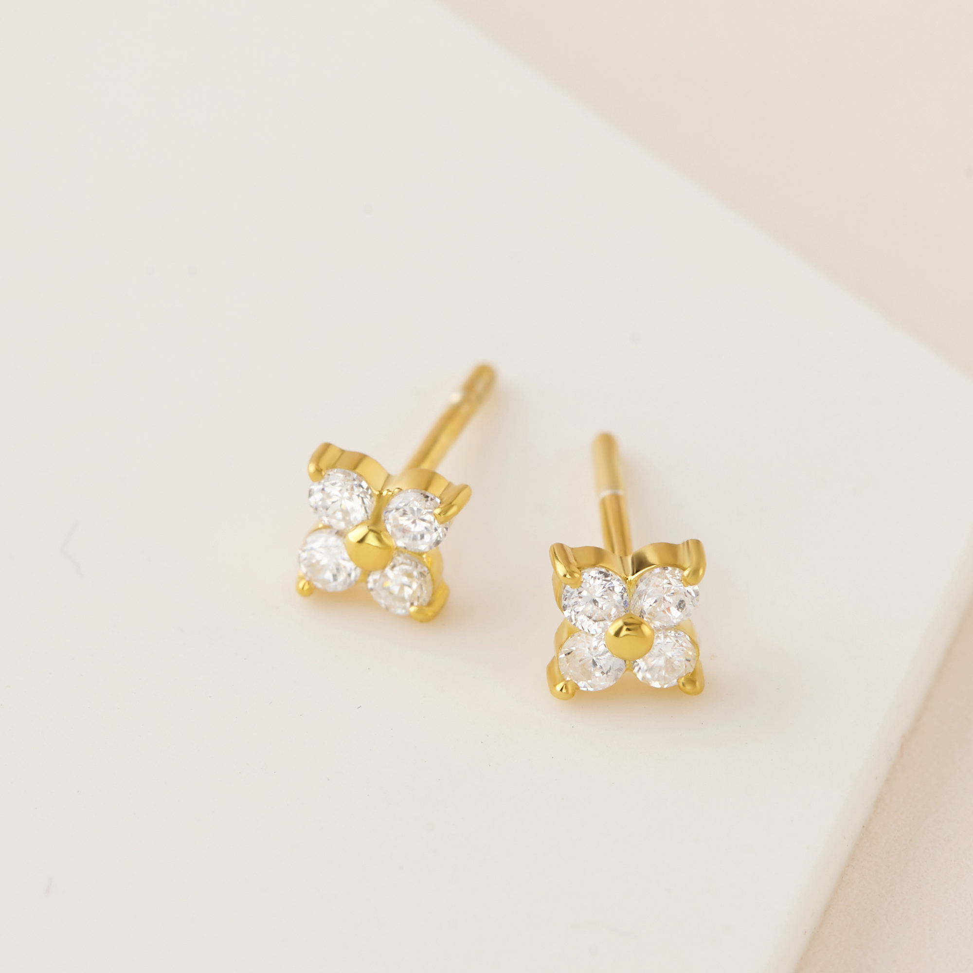 Khuyên Tai Bạc 925 Dáng Nụ Hình Hoa 4 Cánh Đính Đá Tiny Stud - VCE08