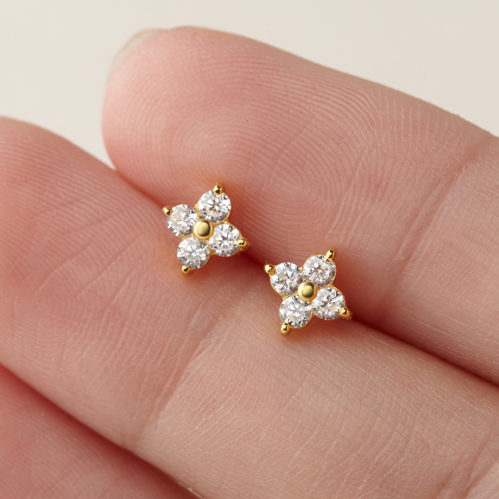 Khuyên Tai Bạc 925 Dáng Nụ Hình Hoa 4 Cánh Đính Đá Tiny Stud - VCE08