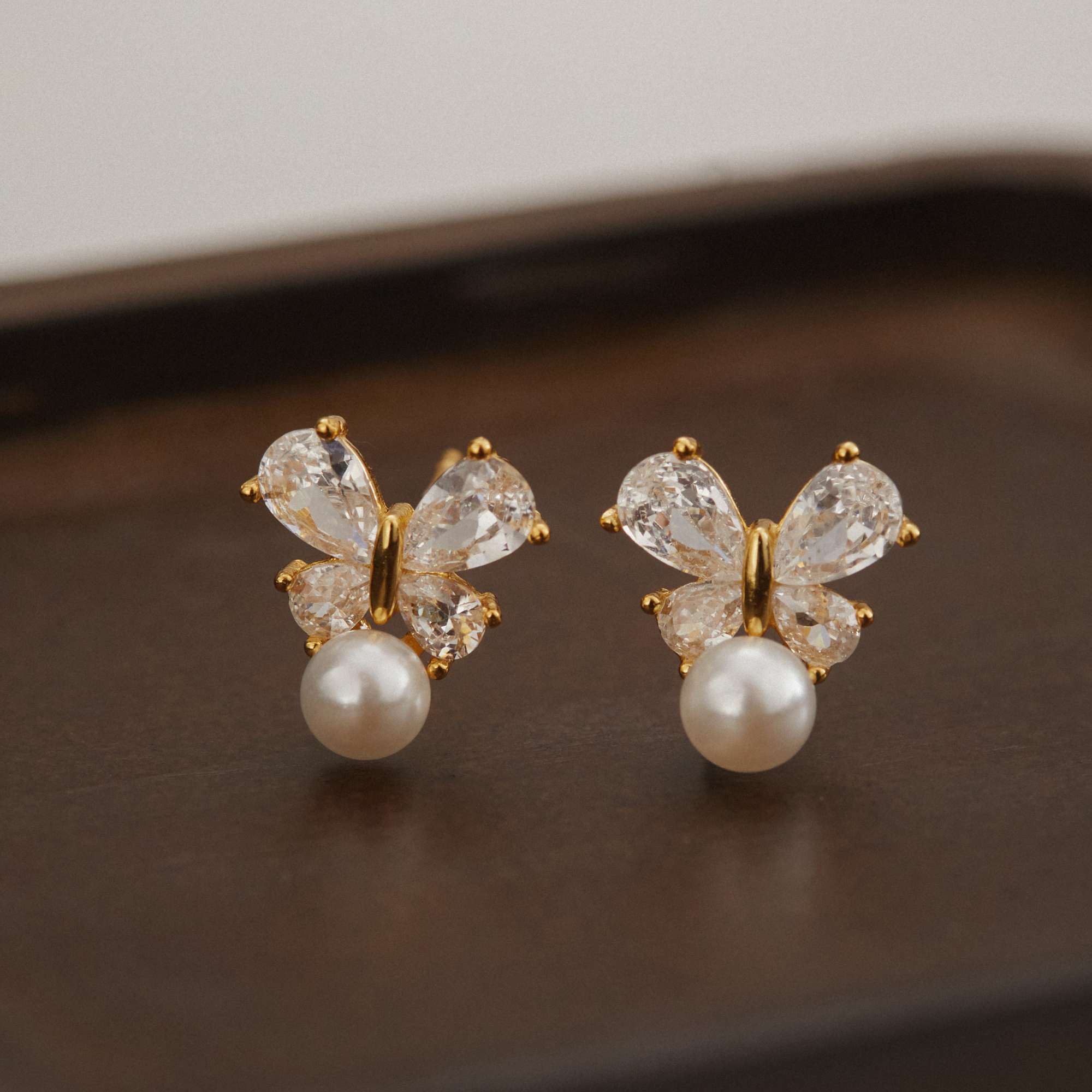 Khuyên Tai Bạc 925 Nơ Đính Đá Và Khảm Trai Tự Nhiên - VCE532