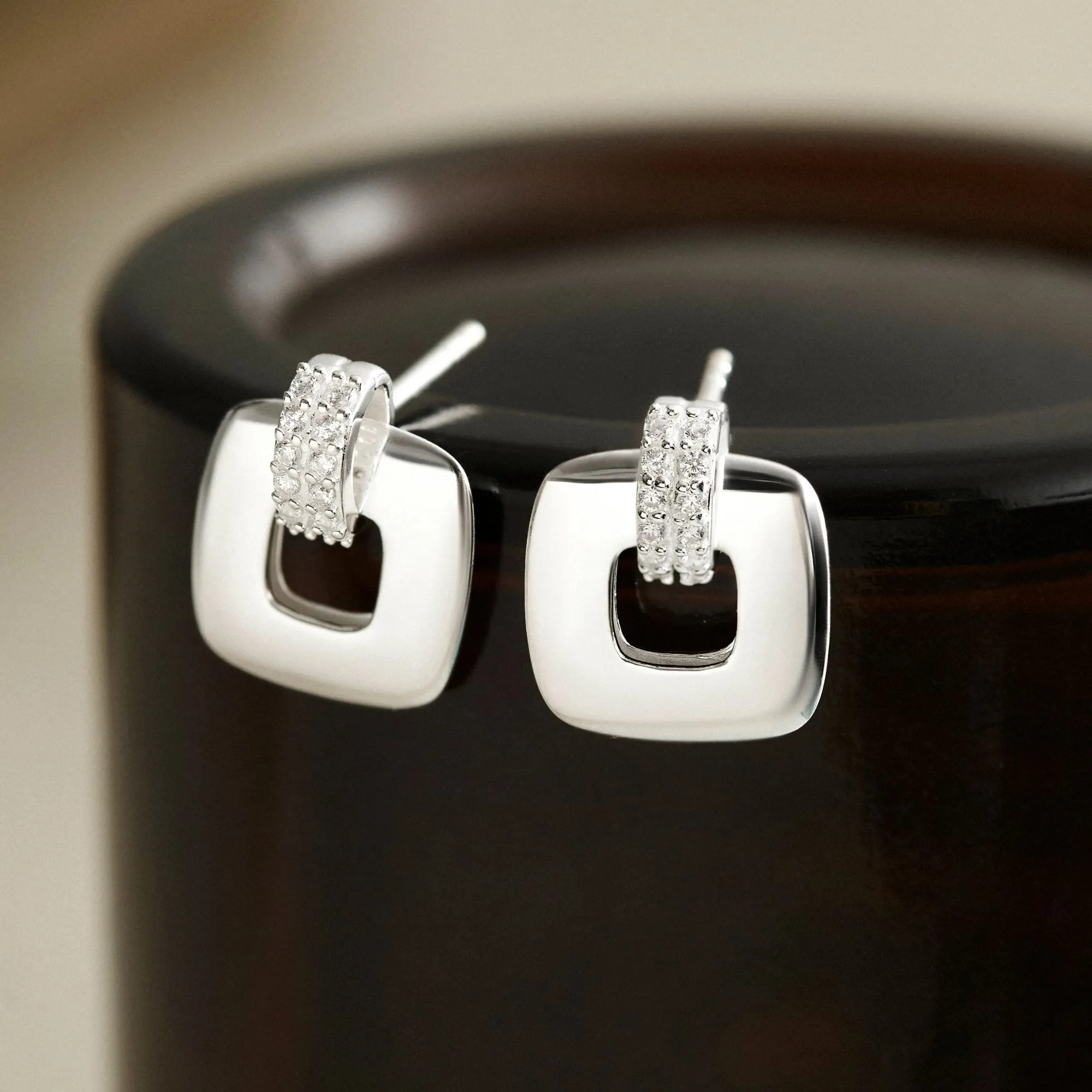 Khuyên Tai Bạc 925 Mặt Vuông Rỗng Đính Đá Lấp Lánh - VUE510