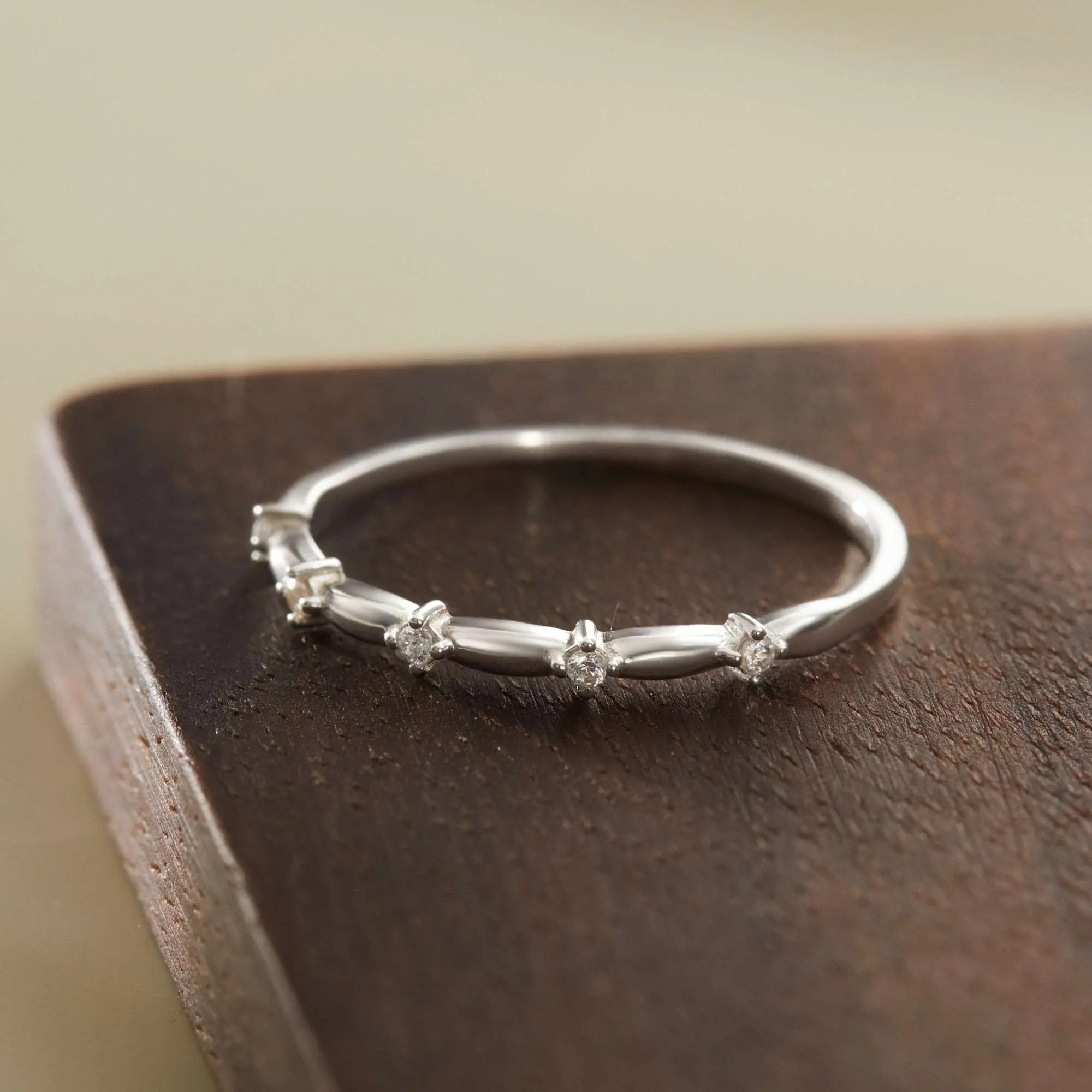 Nhẫn Bạc 925 Đính Đá Xen Kẽ Classic - ODR267