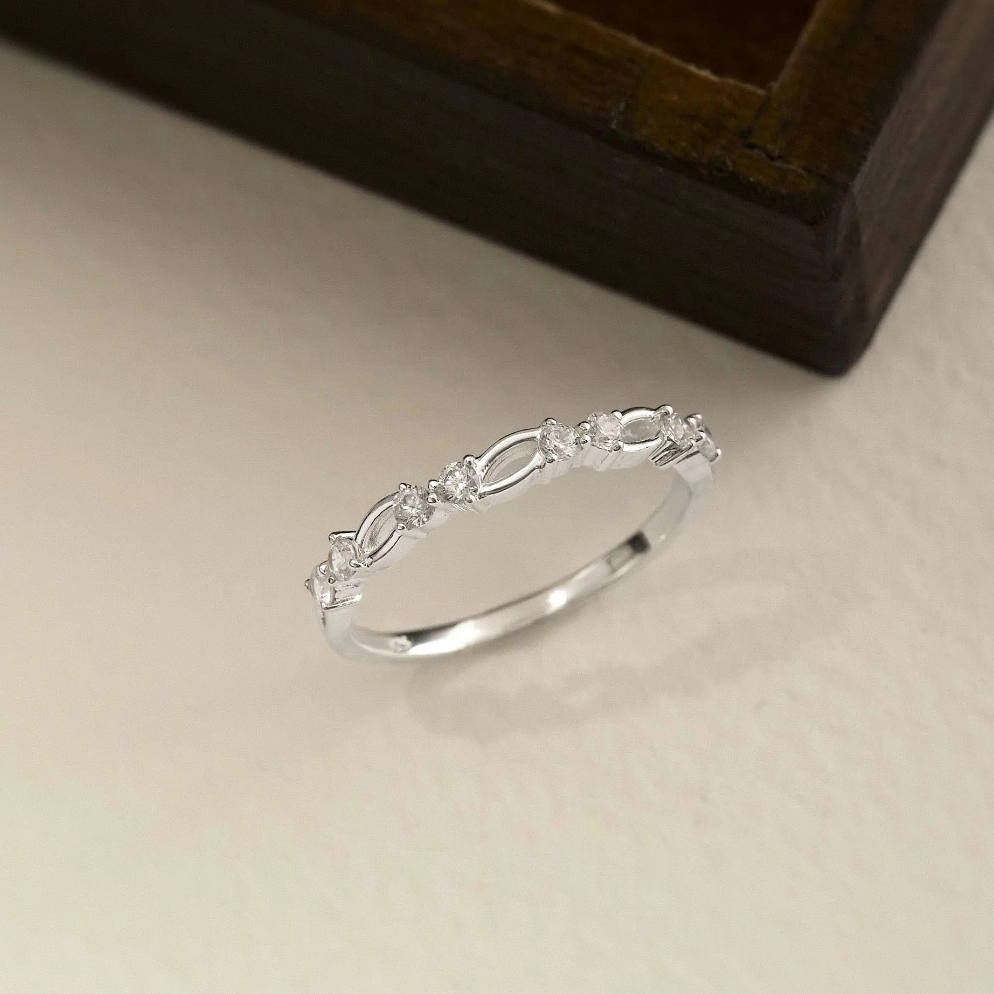 Nhẫn Bạc 925 Mảnh Xoắn Hạt Thóc Full Vòng Đính Đá Lấp Lánh - VCR43