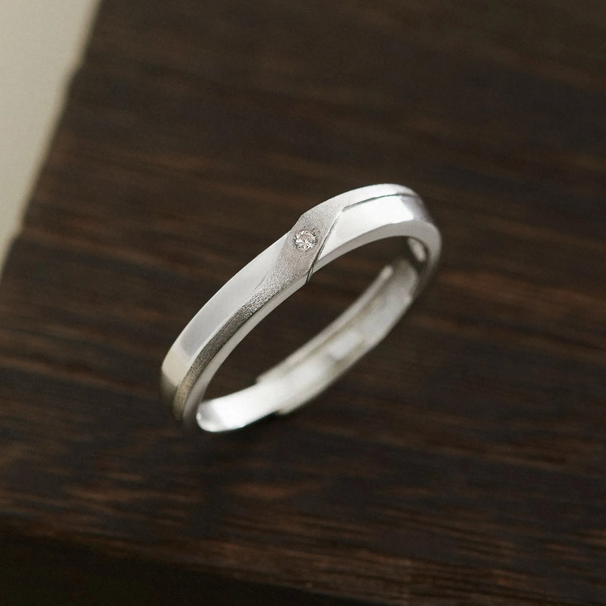 Nhẫn Nam Freesize Bạc 925 Thanh Ngang Đính Đá Chìm Basic - VYR24