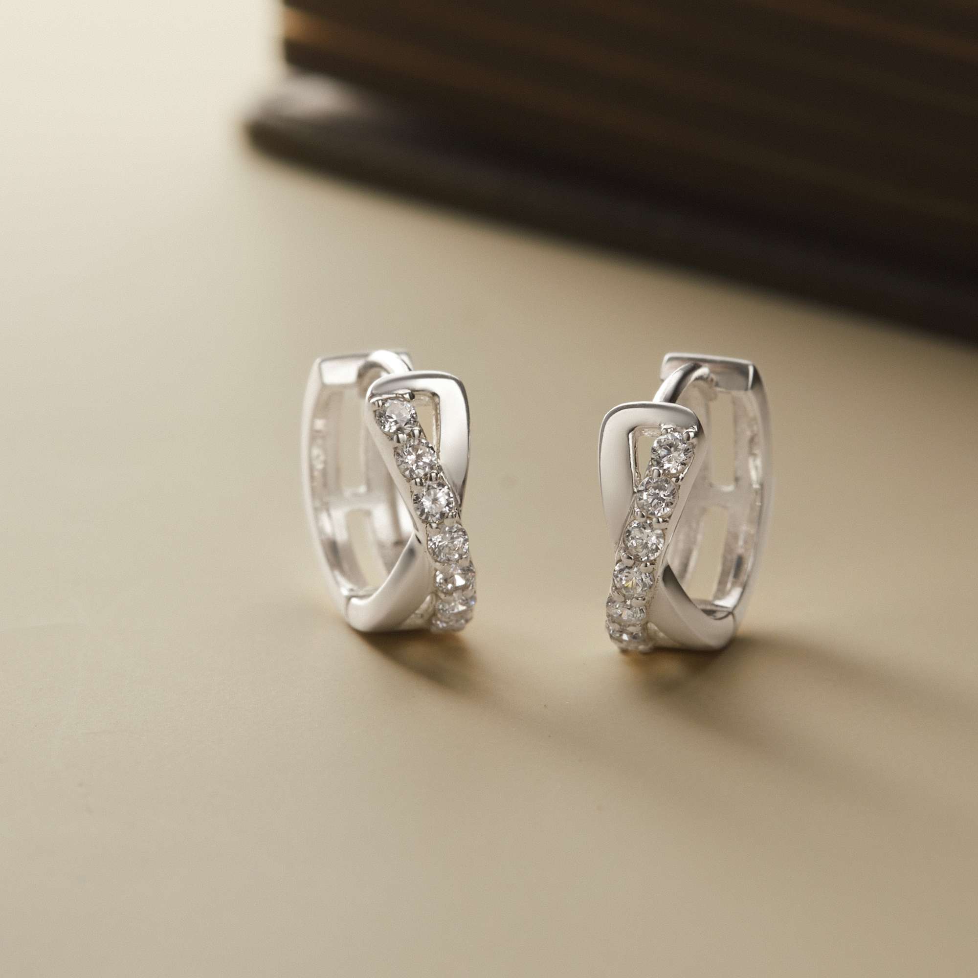 (1 Cái) Khuyên Tai Hoop Bạc 925 Xoắn X Classic Đính Đá - ODE381-L