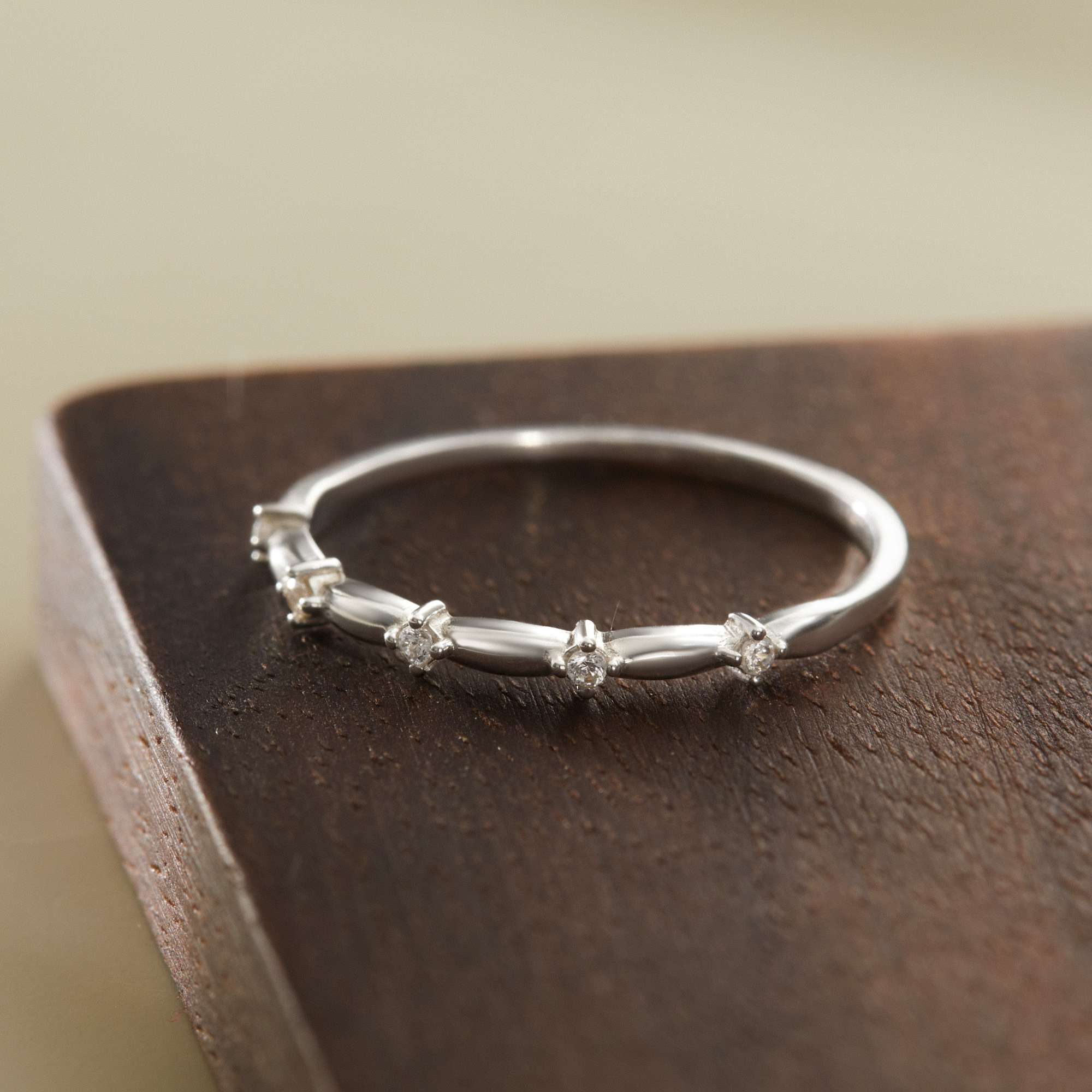 Nhẫn Bạc 925 Đính Đá Xen Kẽ Classic - ODR267